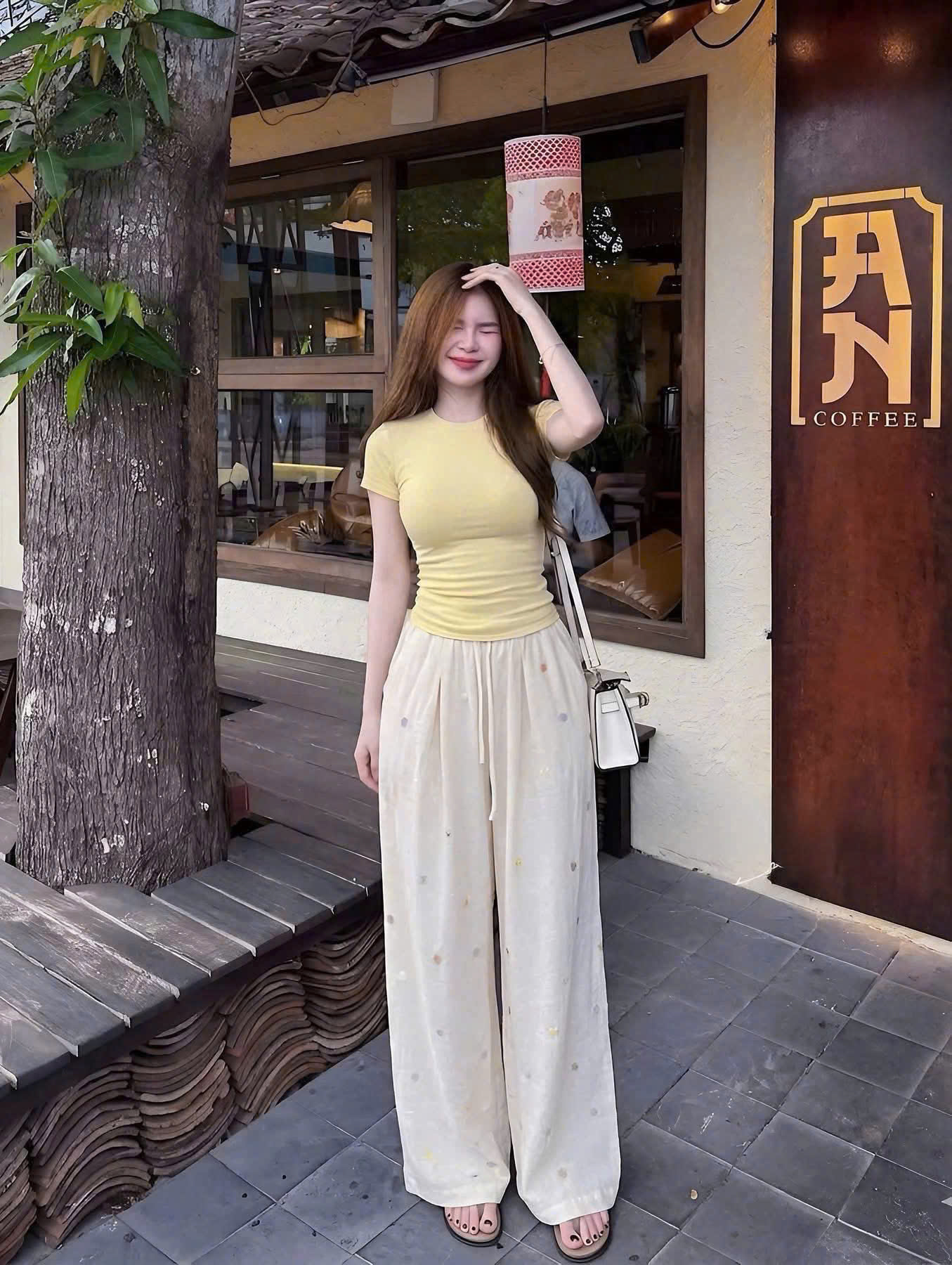 S382 - BỘ NỮ ÁO ZIP VÀNG QUẦN SUÔNG HOA