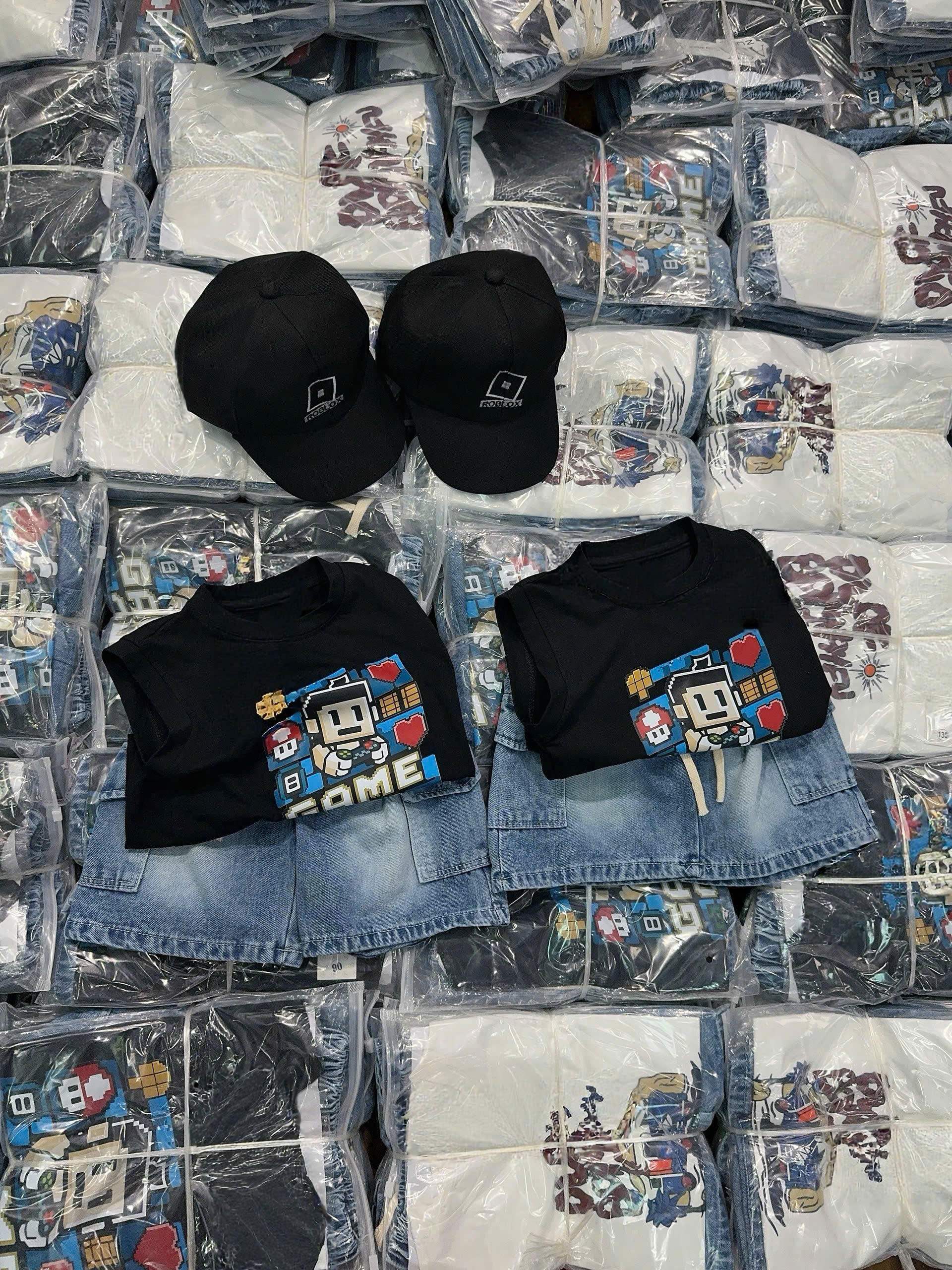 T321 - BỘ ĐÙI BÉ TRAI ÁO BA LỖ ĐEN GAME ON QUẦN BÒ KÈM MŨ