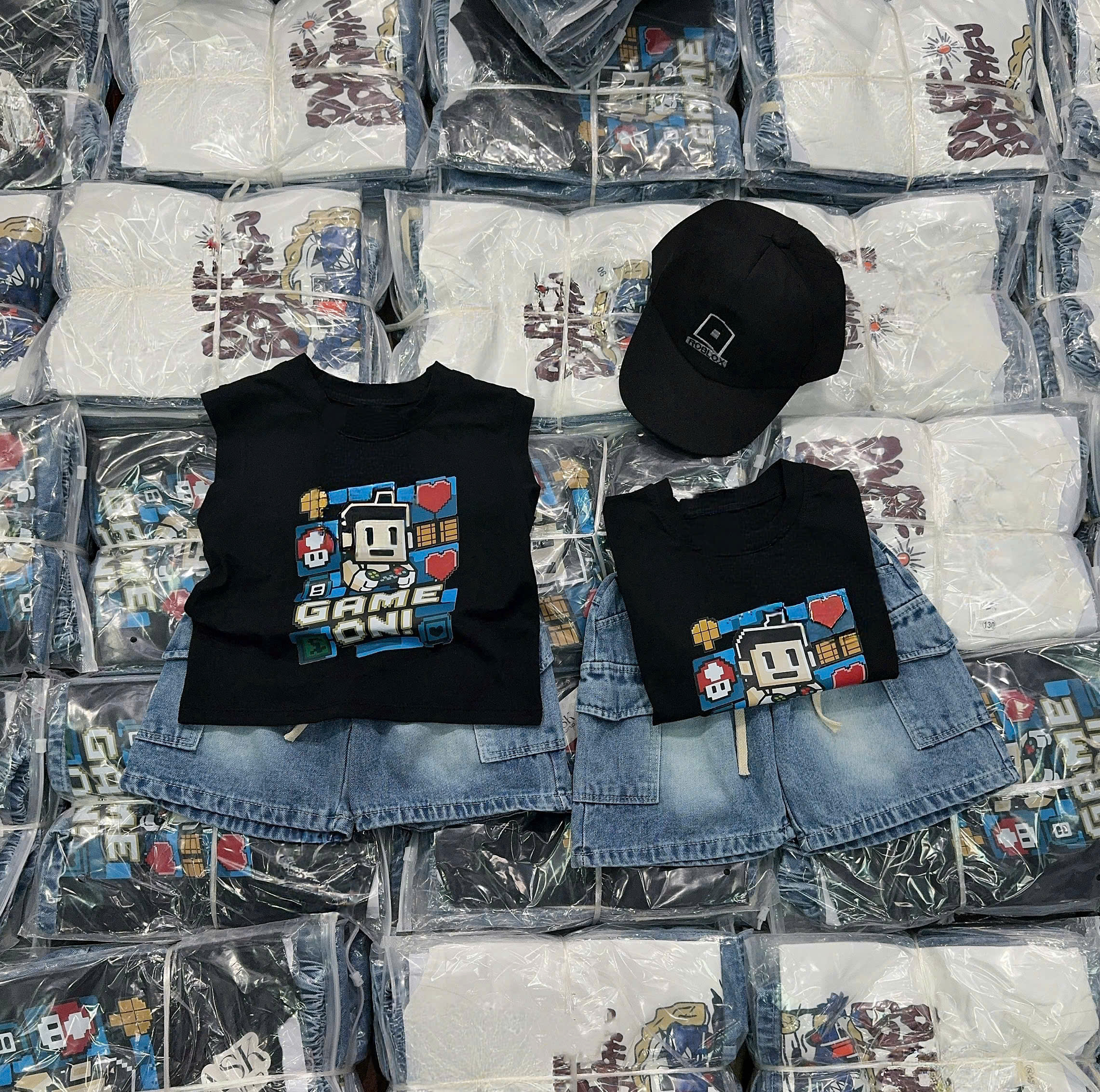 T321 - BỘ ĐÙI BÉ TRAI ÁO BA LỖ ĐEN GAME ON QUẦN BÒ KÈM MŨ