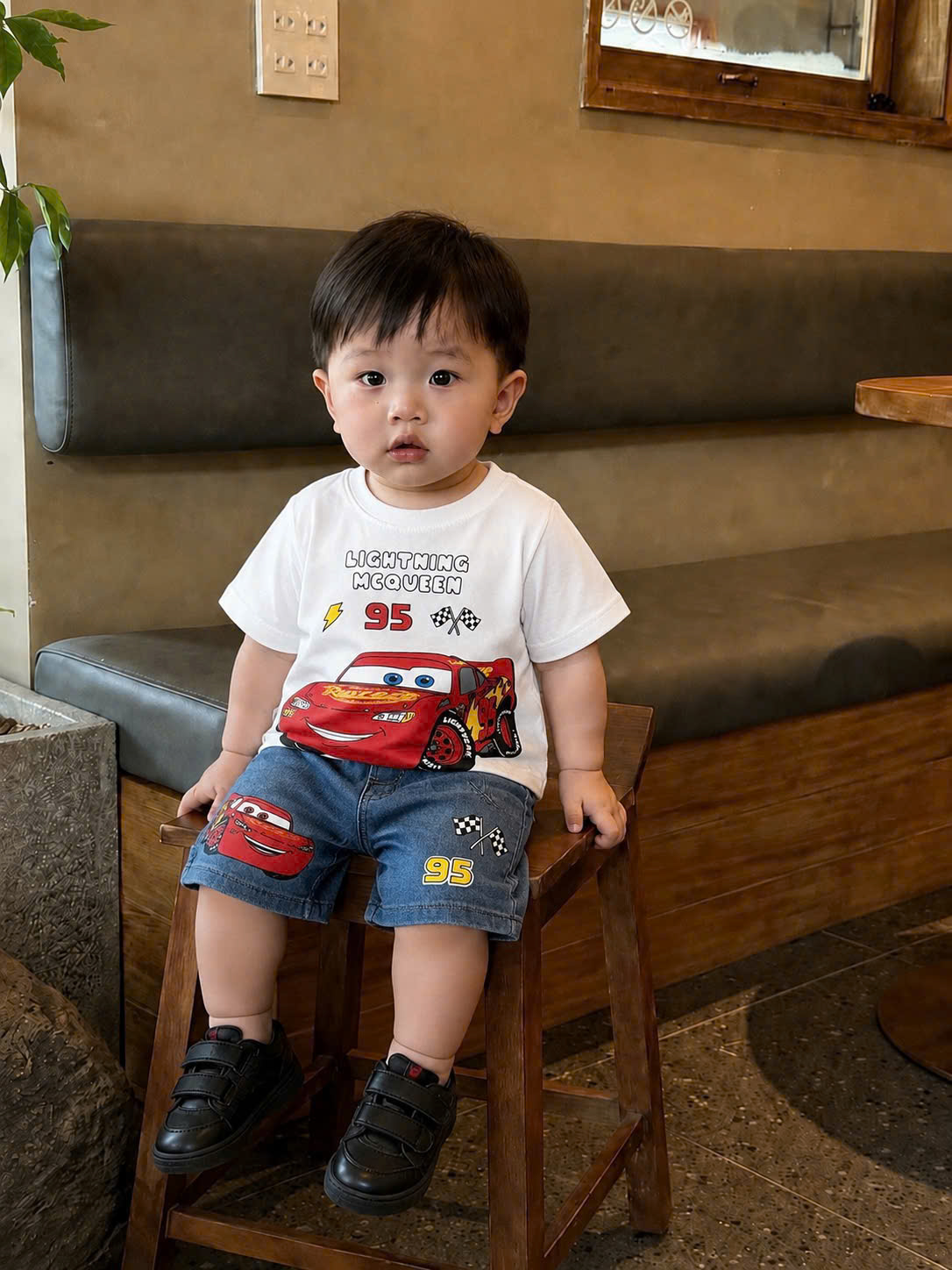 T327 - BỘ ĐÙI BÉ TRAI ÁO TRẮNG OTO MCQUEEN QUẦN BÒ