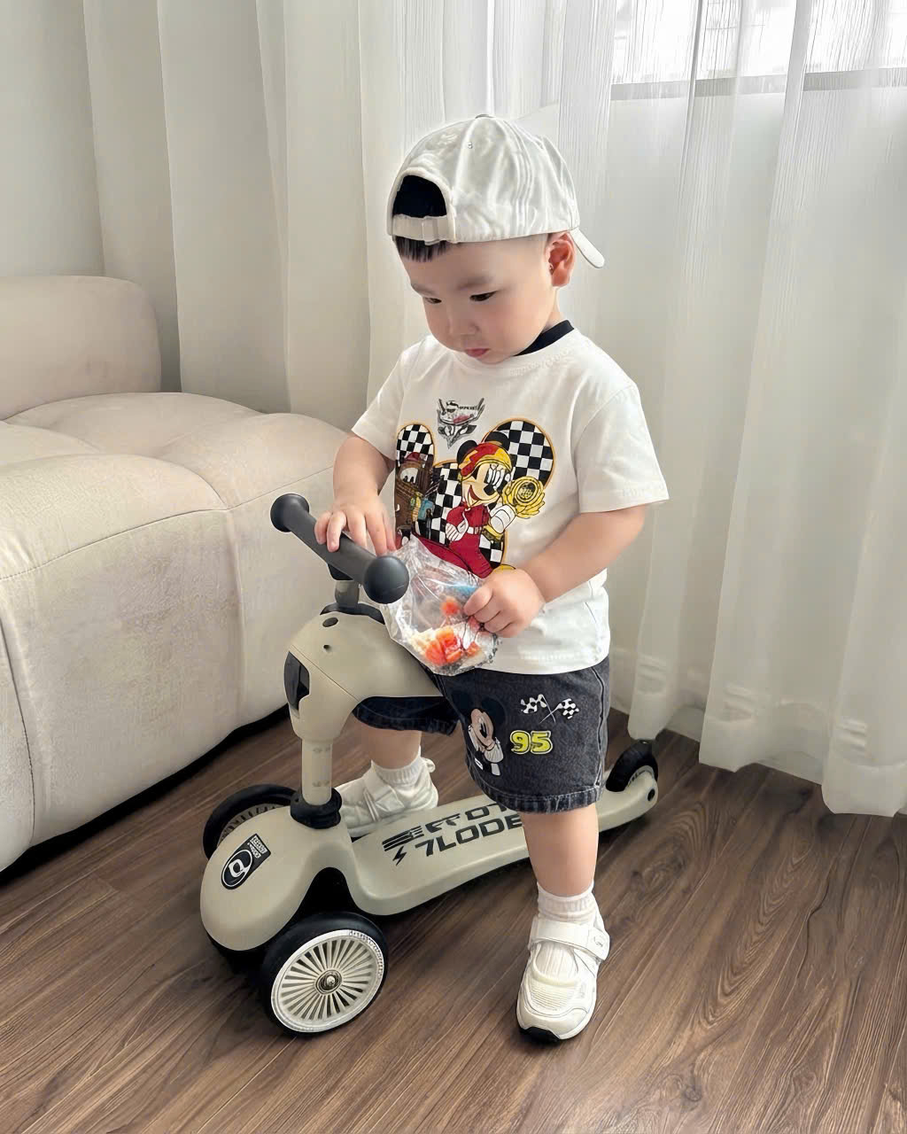 T341 - BỘ ĐÙI TRAI ÁO TRẮNG MICKEY OTO QUẦN BÒ
