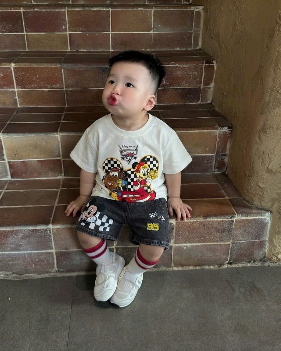T341 - BỘ ĐÙI TRAI ÁO TRẮNG MICKEY OTO QUẦN BÒ