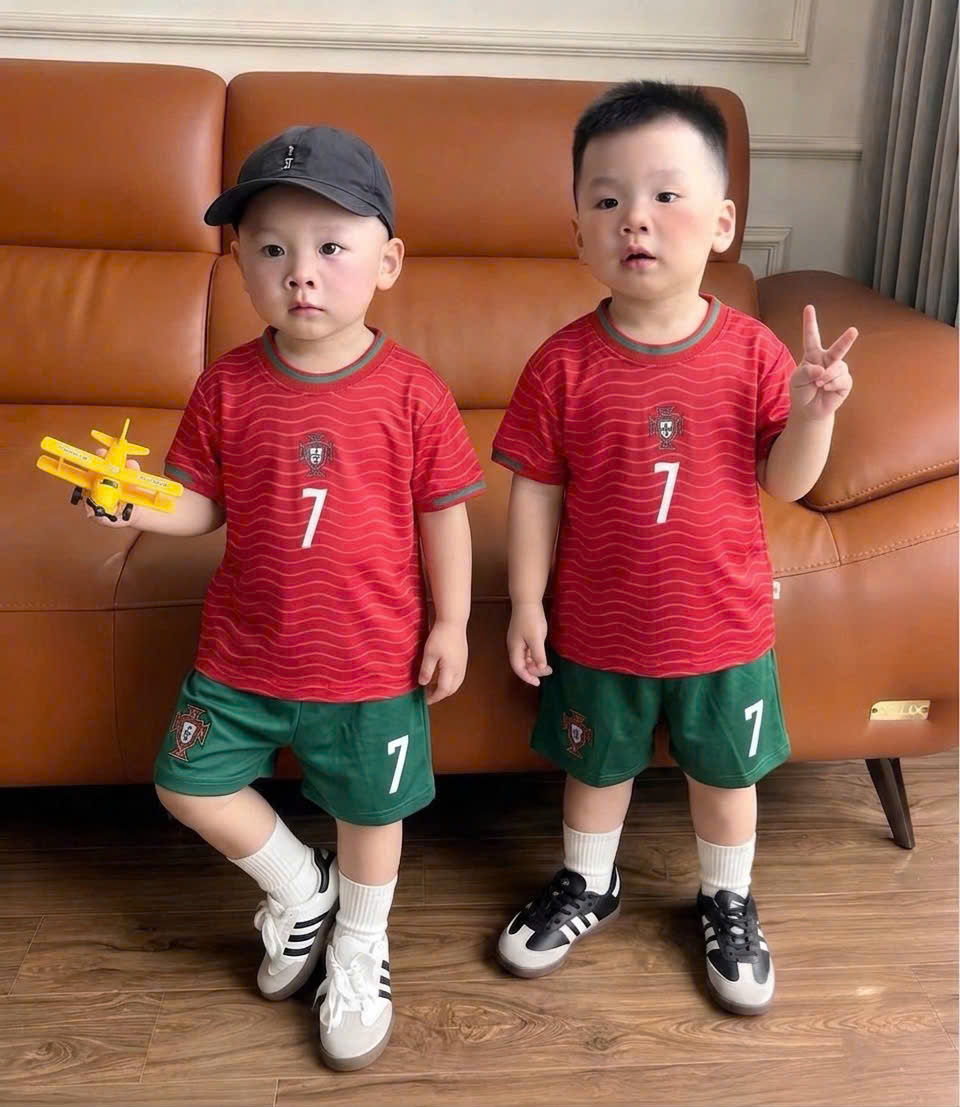 T382 - BỘ ĐÙI BÉ TRAI ĐỎ RONALDO 7 QUẦN XANH