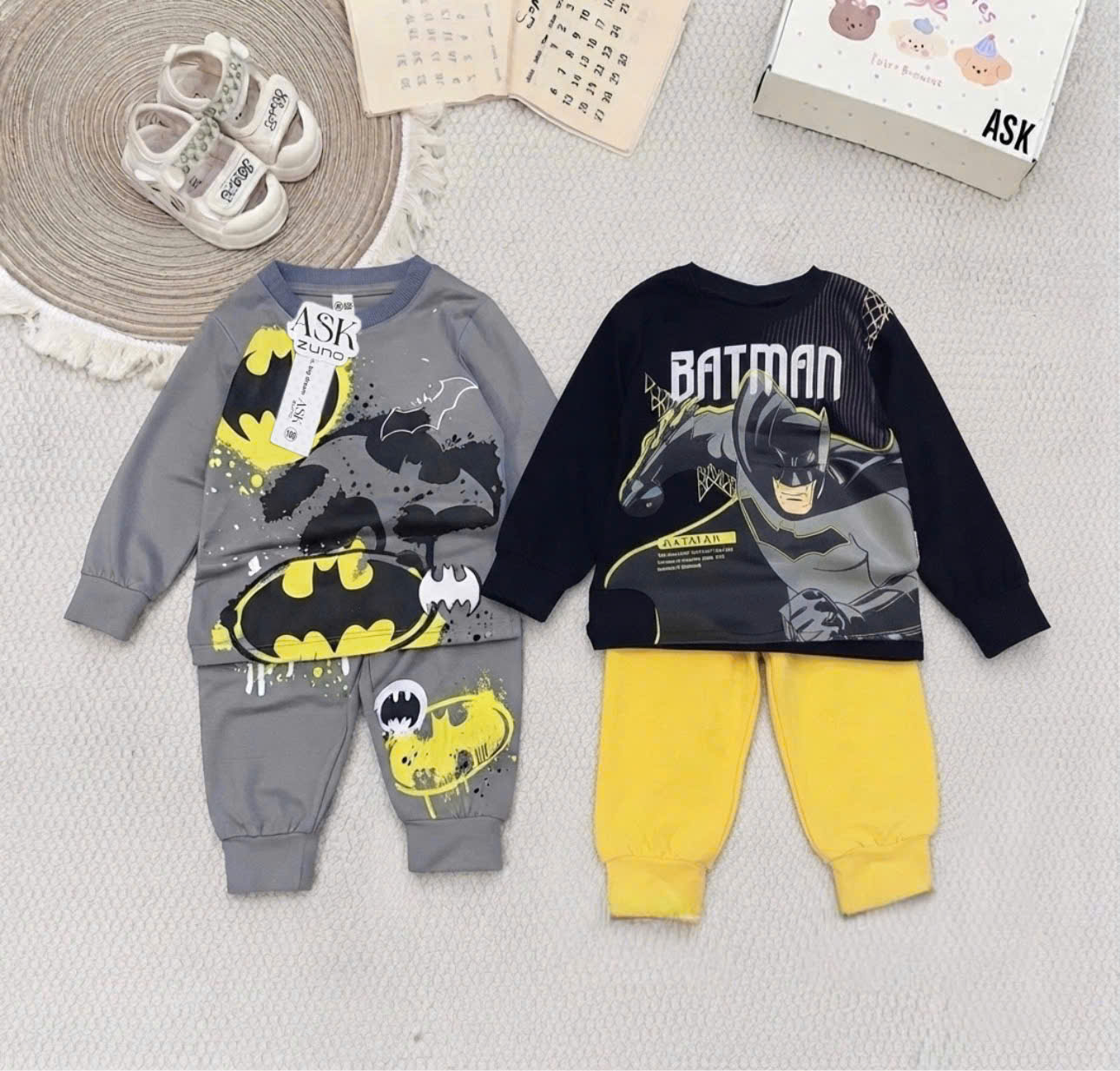 (CHỜ) T395 - SET 2 BỘ BÉ TRAI DÀI BATMAN đen xám quần vàng