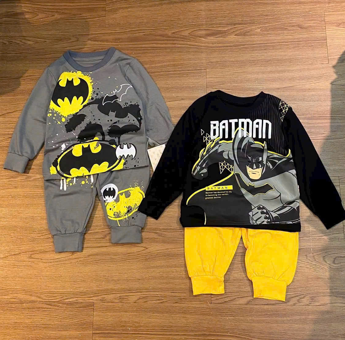 (CHỜ) T395 - SET 2 BỘ BÉ TRAI DÀI BATMAN đen xám quần vàng