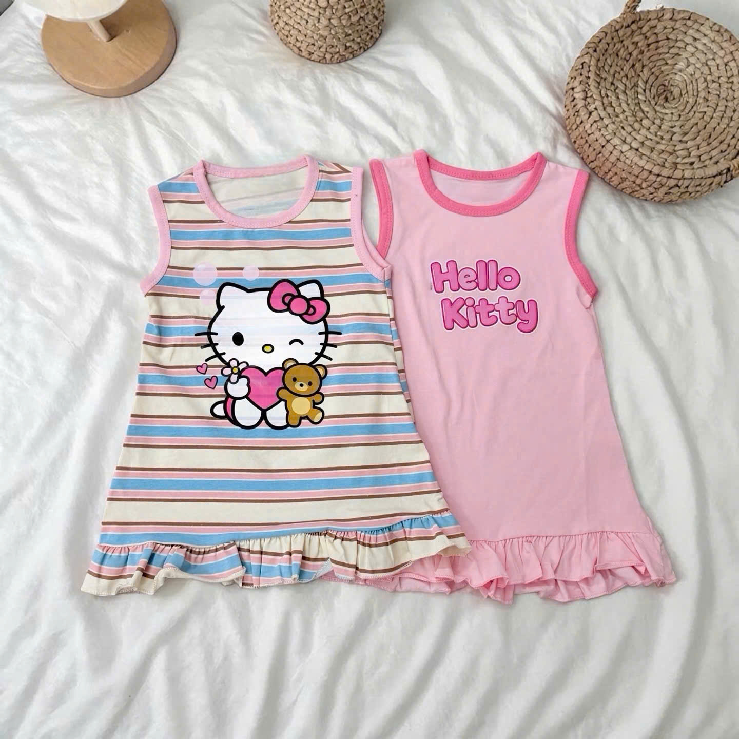 VB582 - SET 2 VÁY BÉ GÁI SÁT NÁCH KITTY hồng kẻ xanh