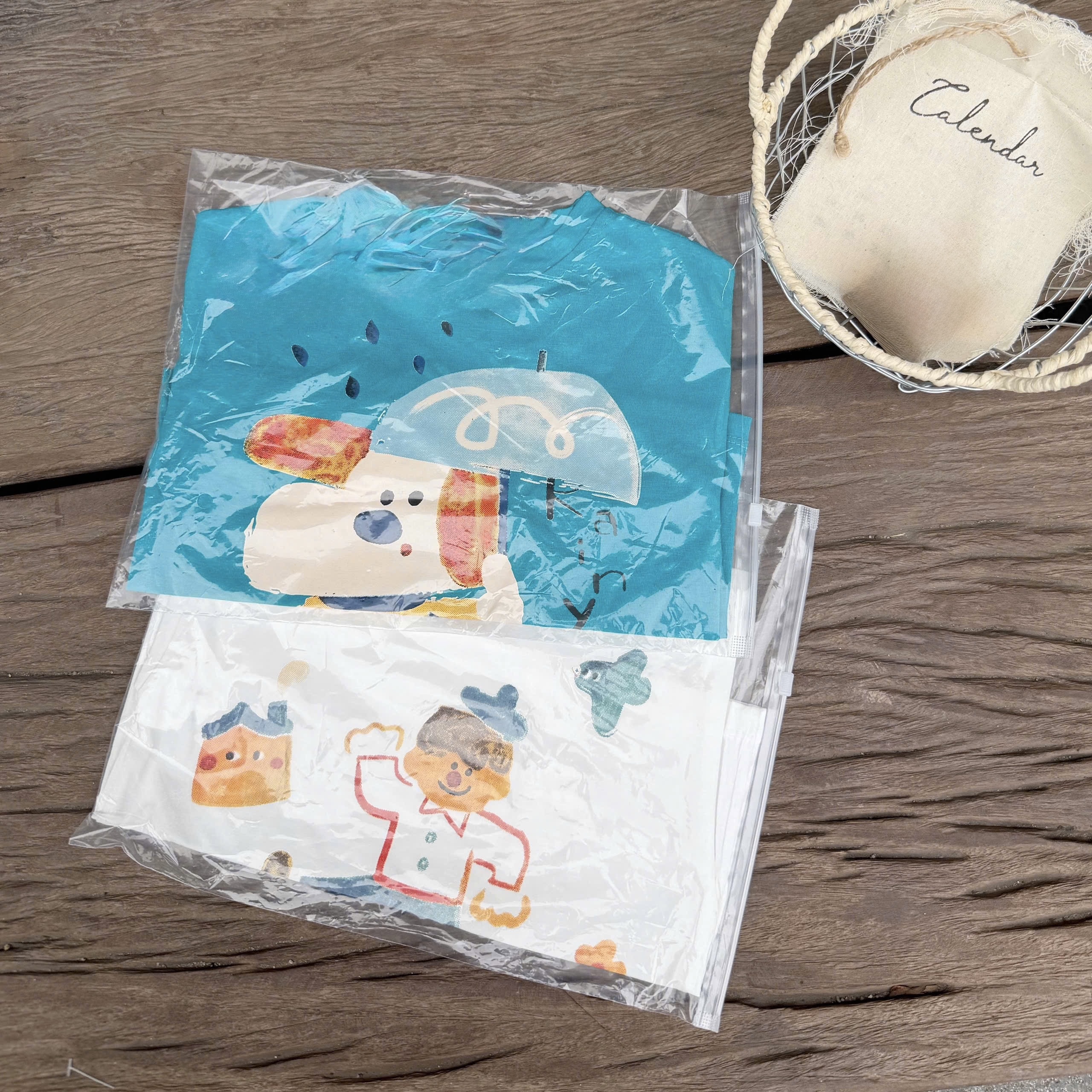 AB897 - SET 2 ÁO BÉ TRAI CỘC CHÓ CHE Ô xanh trắng