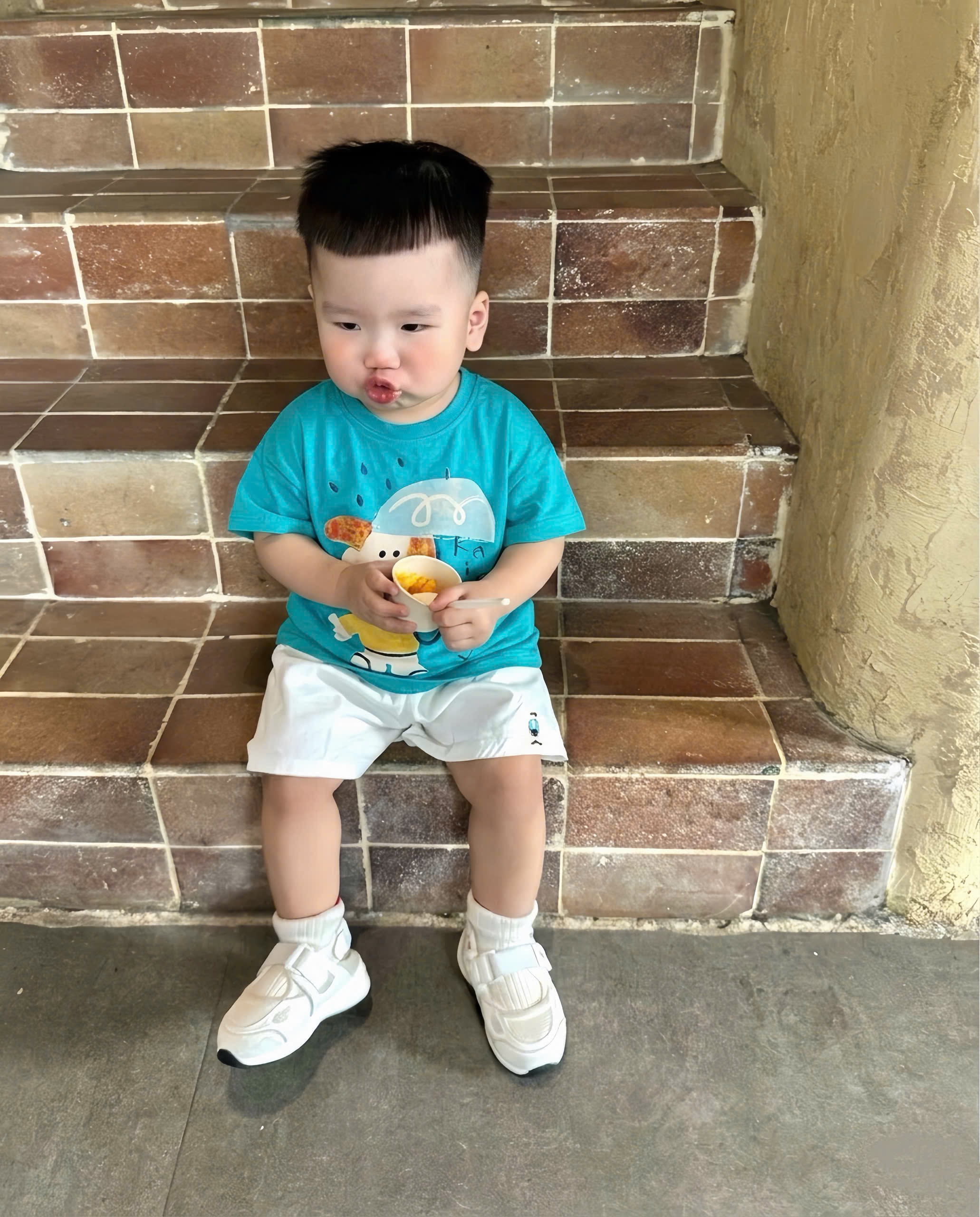 AB897 - SET 2 ÁO BÉ TRAI CỘC CHÓ CHE Ô xanh trắng