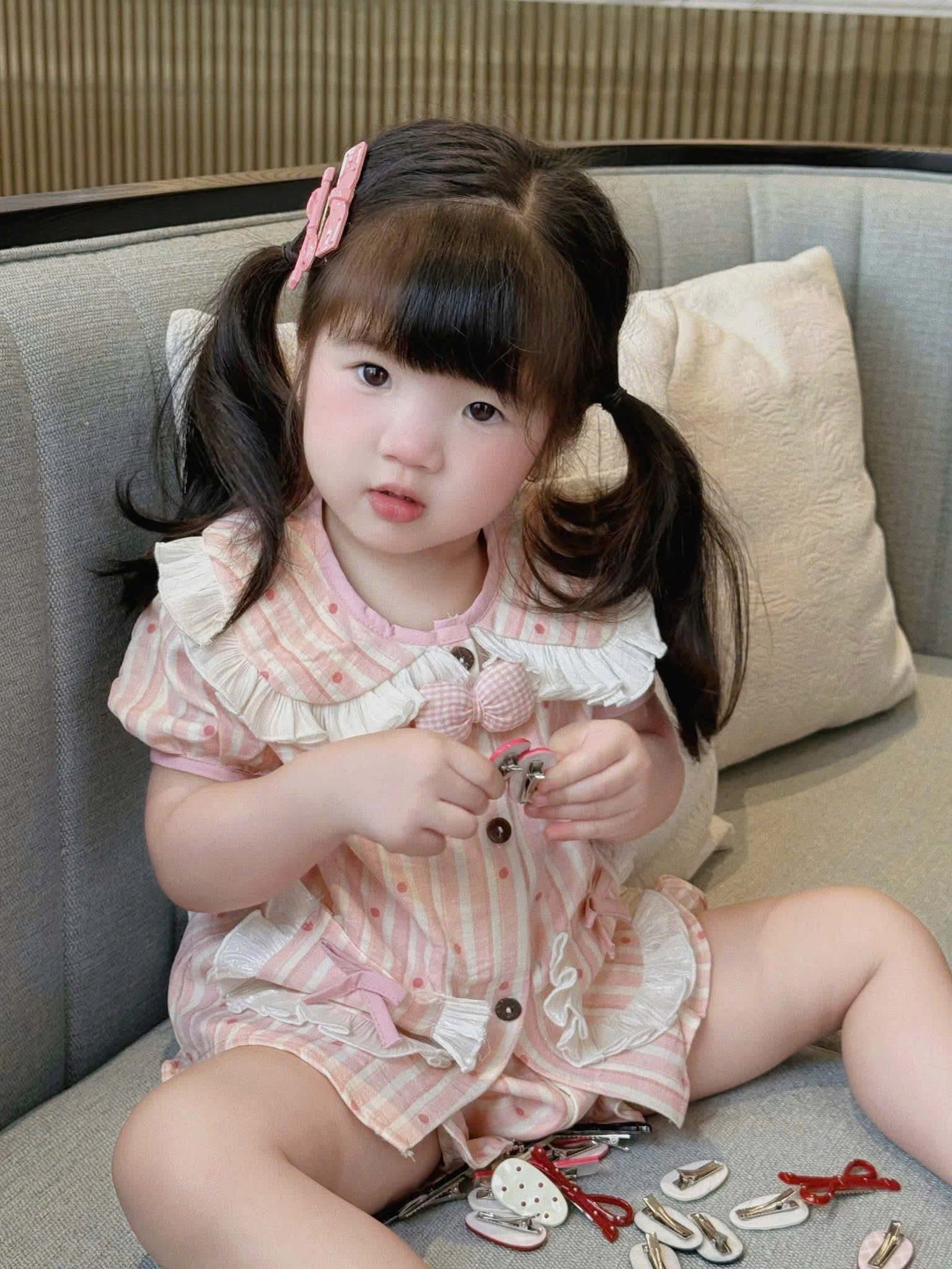 G932 - BỘ ĐÙI BÉ GÁI THÔ SỌC CHẤM BI HỒNG CỔ BÈO