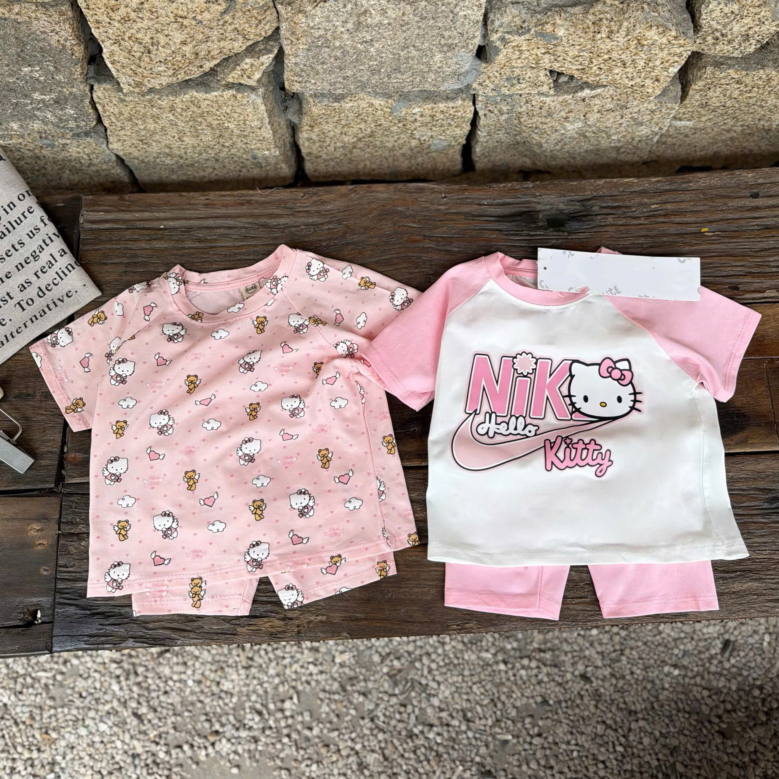 G946 - SET 2 BỘ ĐÙI BÉ GÁI HỒNG KITTY NIKE