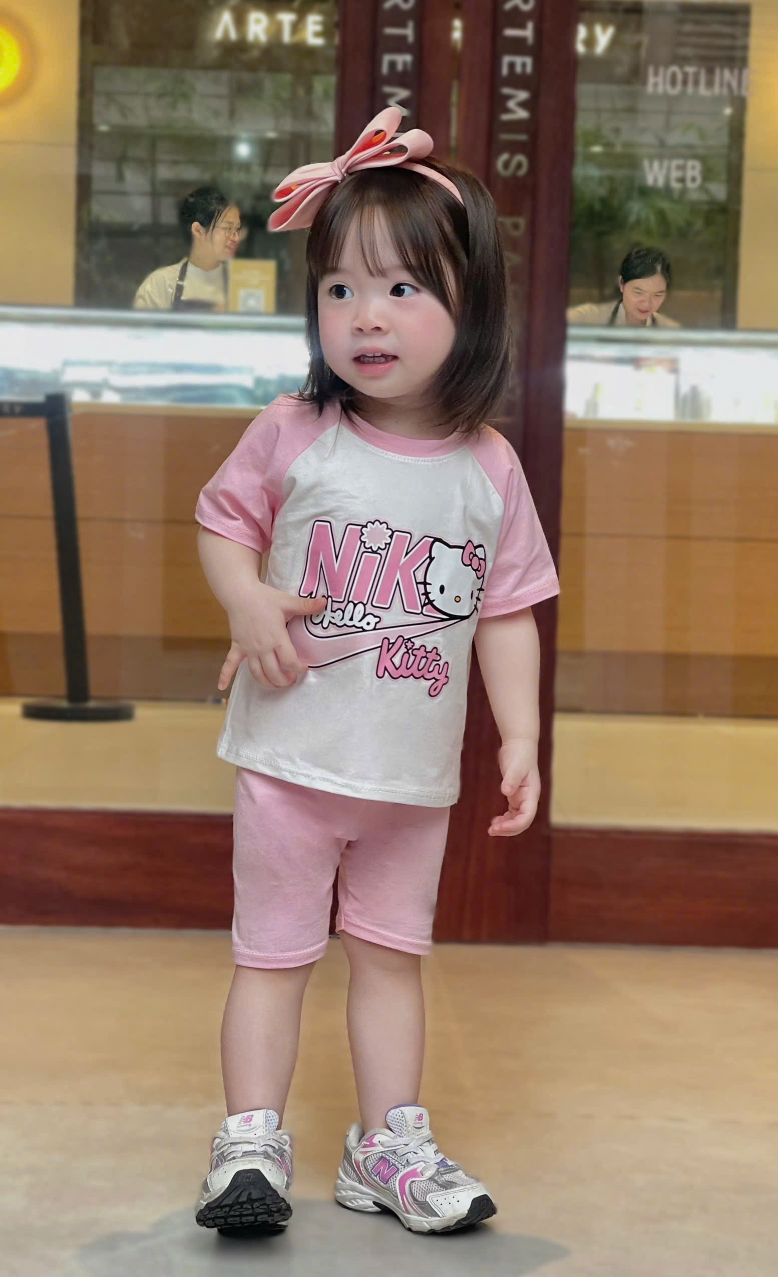 G946 - SET 2 BỘ ĐÙI BÉ GÁI HỒNG KITTY NIKE