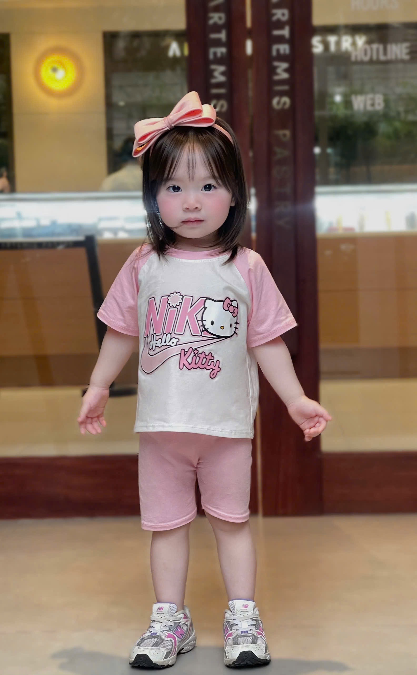 G946 - SET 2 BỘ ĐÙI BÉ GÁI HỒNG KITTY NIKE