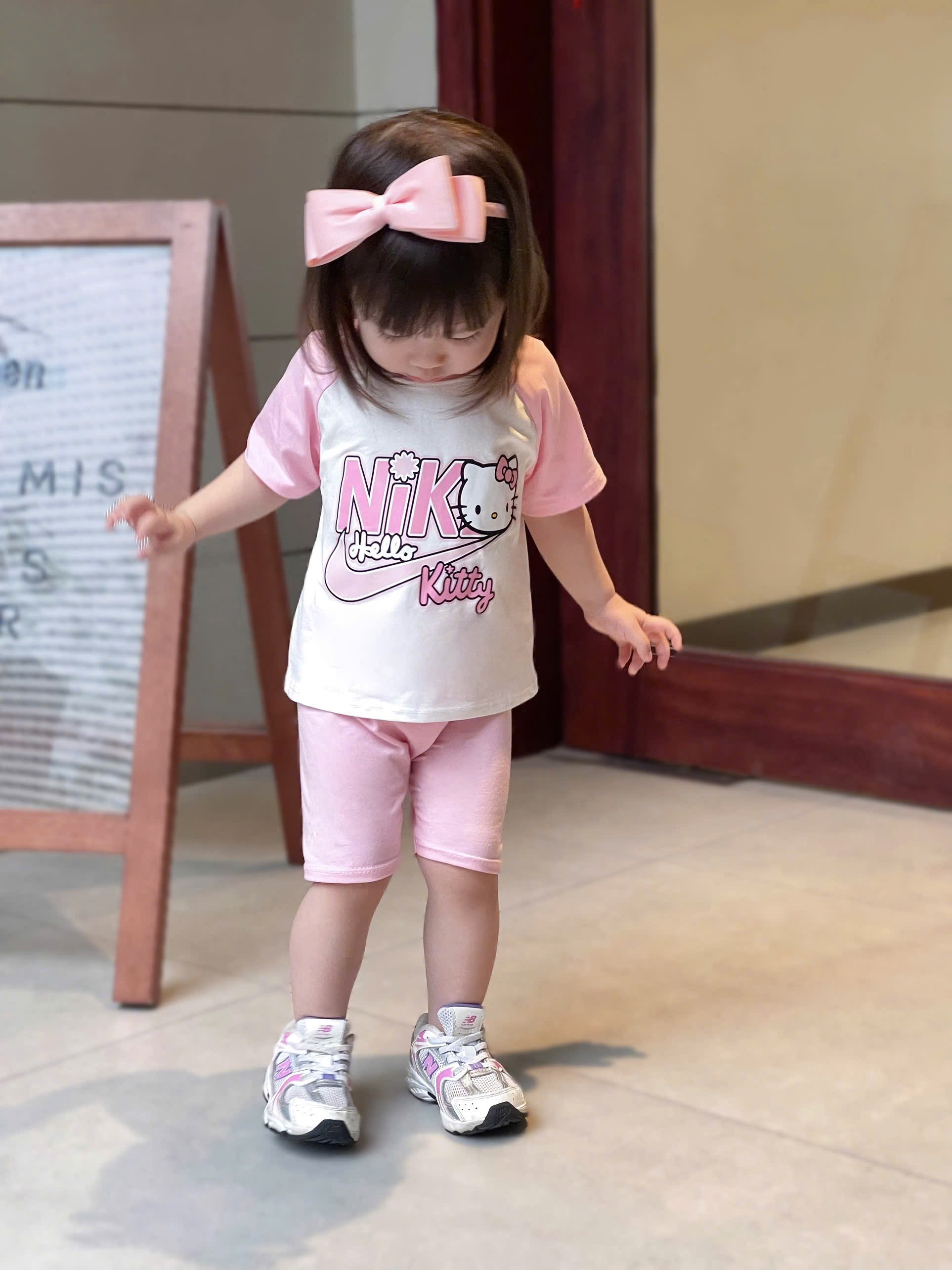 G946 - SET 2 BỘ ĐÙI BÉ GÁI HỒNG KITTY NIKE