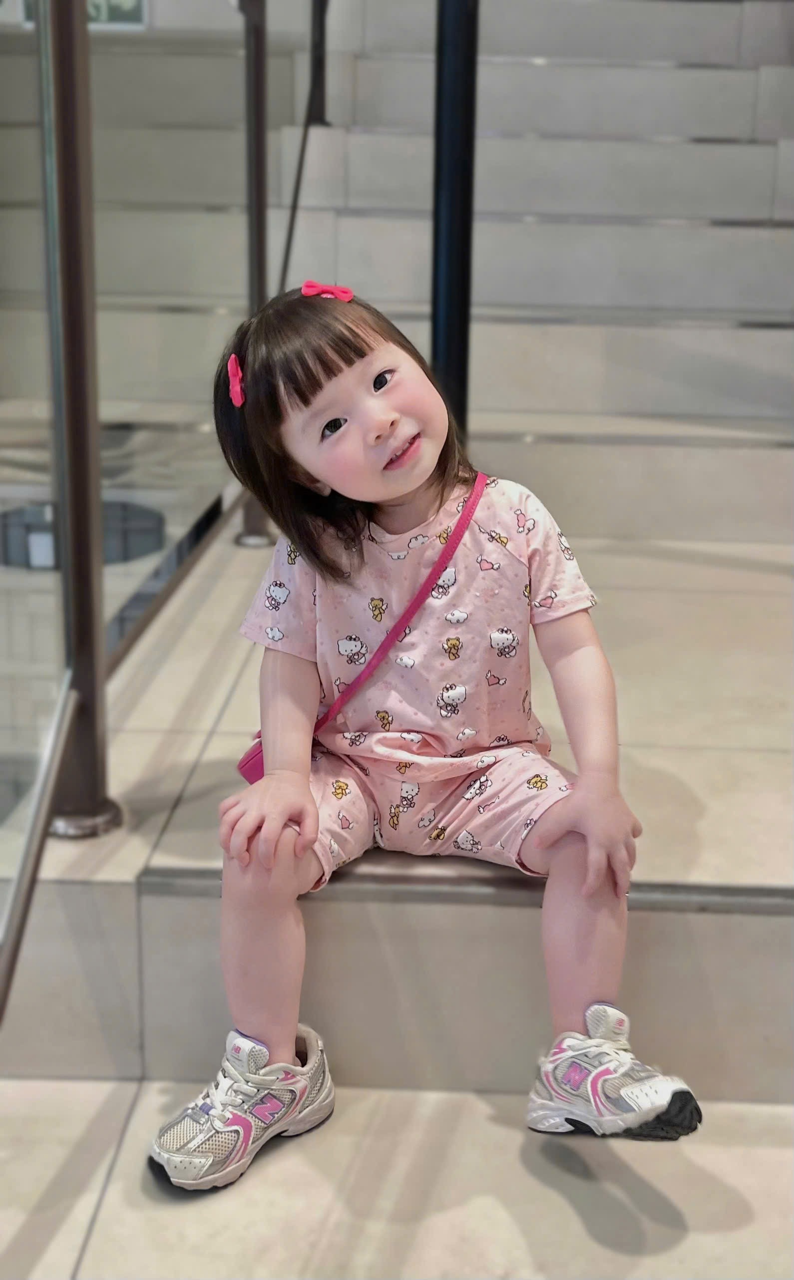 G946 - SET 2 BỘ ĐÙI BÉ GÁI HỒNG KITTY NIKE