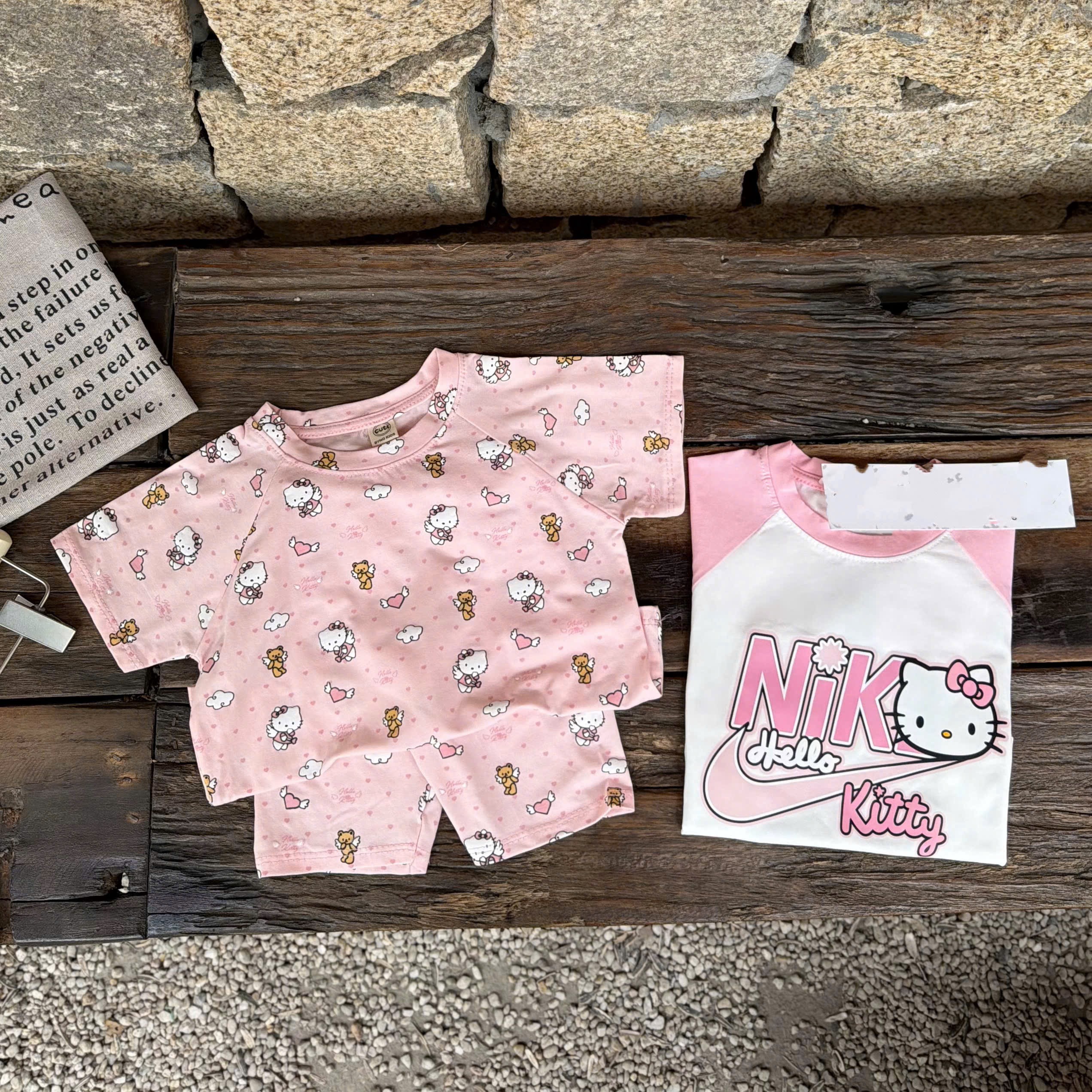 G946 - SET 2 BỘ ĐÙI BÉ GÁI HỒNG KITTY NIKE