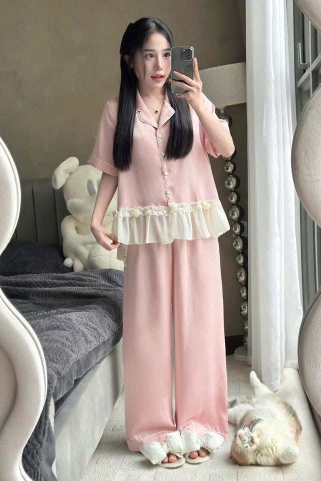 S296 - BỘ PYJAMA LỤA BÈO TRẮNG ÁO CỘC QUẦN DÀI