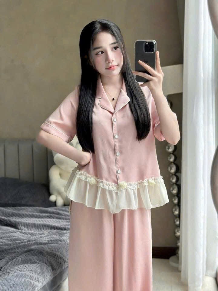 S296 - BỘ PYJAMA LỤA BÈO TRẮNG ÁO CỘC QUẦN DÀI