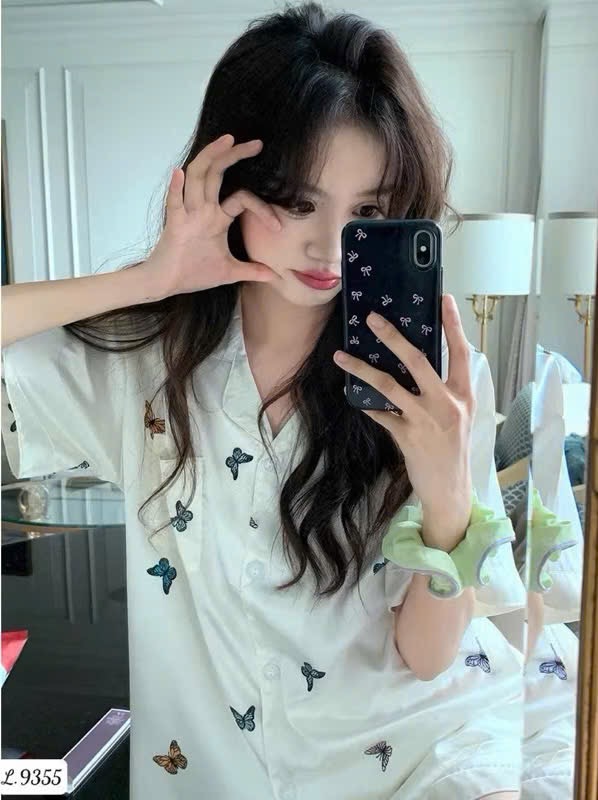 S301 - BỘ PYJAMA LỤA ĐÙI MÀU TRẮNG HÌNH BƯỚM