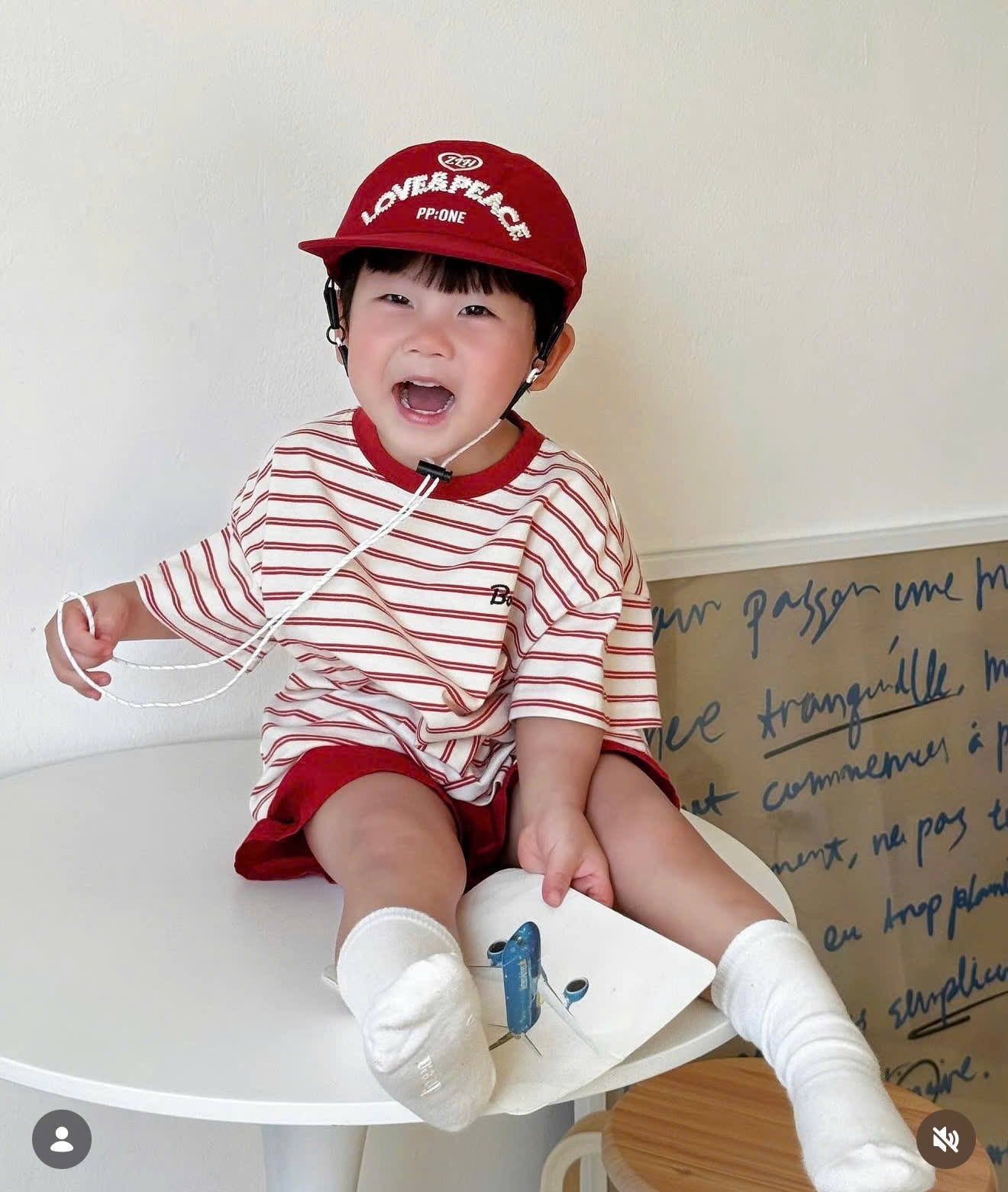 T174 - BỘ ĐÙI BÉ TRAI ÁO KẺ ĐỎ Bonito QUẦN KAKI ĐỎ