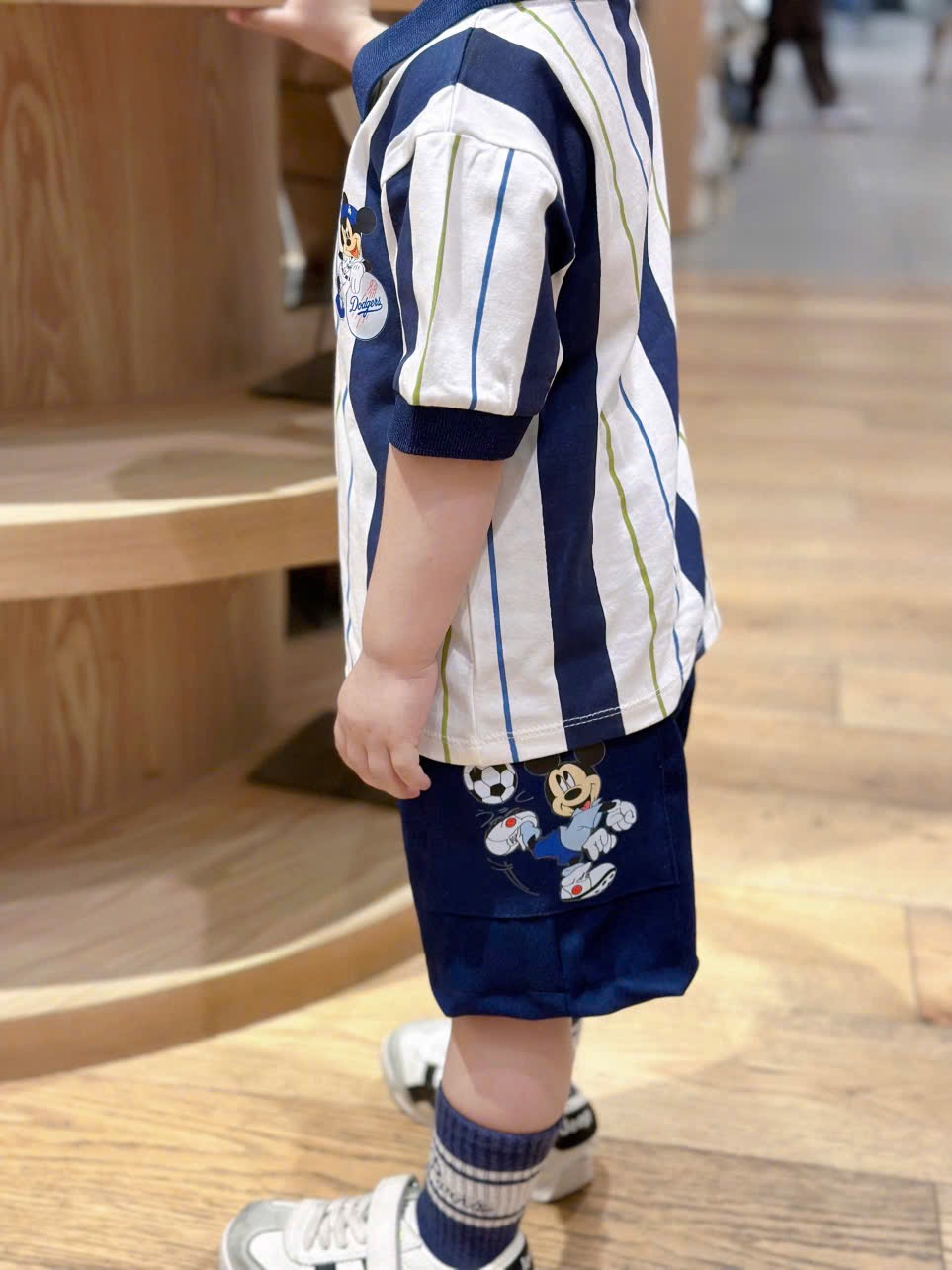 T178 - BỘ ĐÙI BÉ TRAI ÁO POLO SỌC MICKEY QUẦN THAN KÈM MŨ
