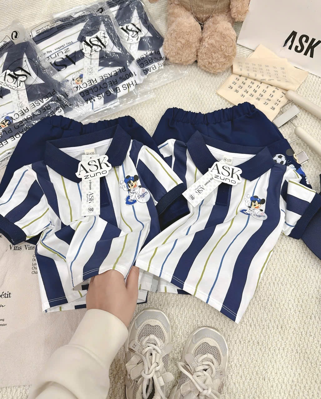 T178 - BỘ ĐÙI BÉ TRAI ÁO POLO SỌC MICKEY QUẦN THAN KÈM MŨ