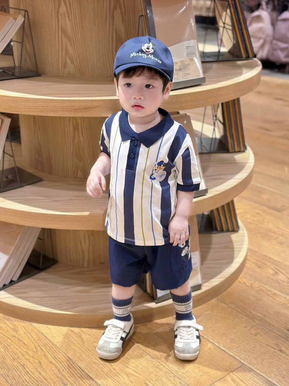 T178 - BỘ ĐÙI BÉ TRAI ÁO POLO SỌC MICKEY QUẦN THAN KÈM MŨ