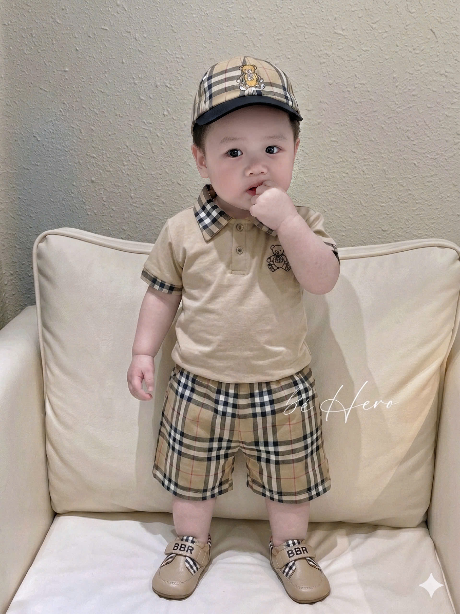 T221 - BỘ ĐÙI BÉ TRAI POLO NÂU PHỐI BBR KÈM MŨ