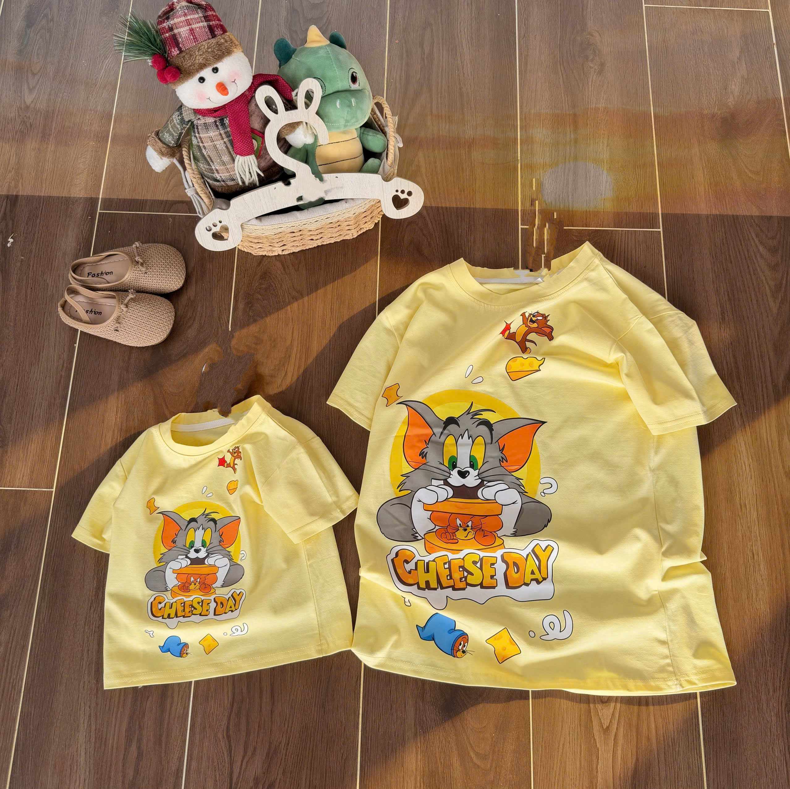 AB904 - ÁO PHÔNG ĐÔI MẸ BÉ VÀNG TOM JERRY CHEESE DAY