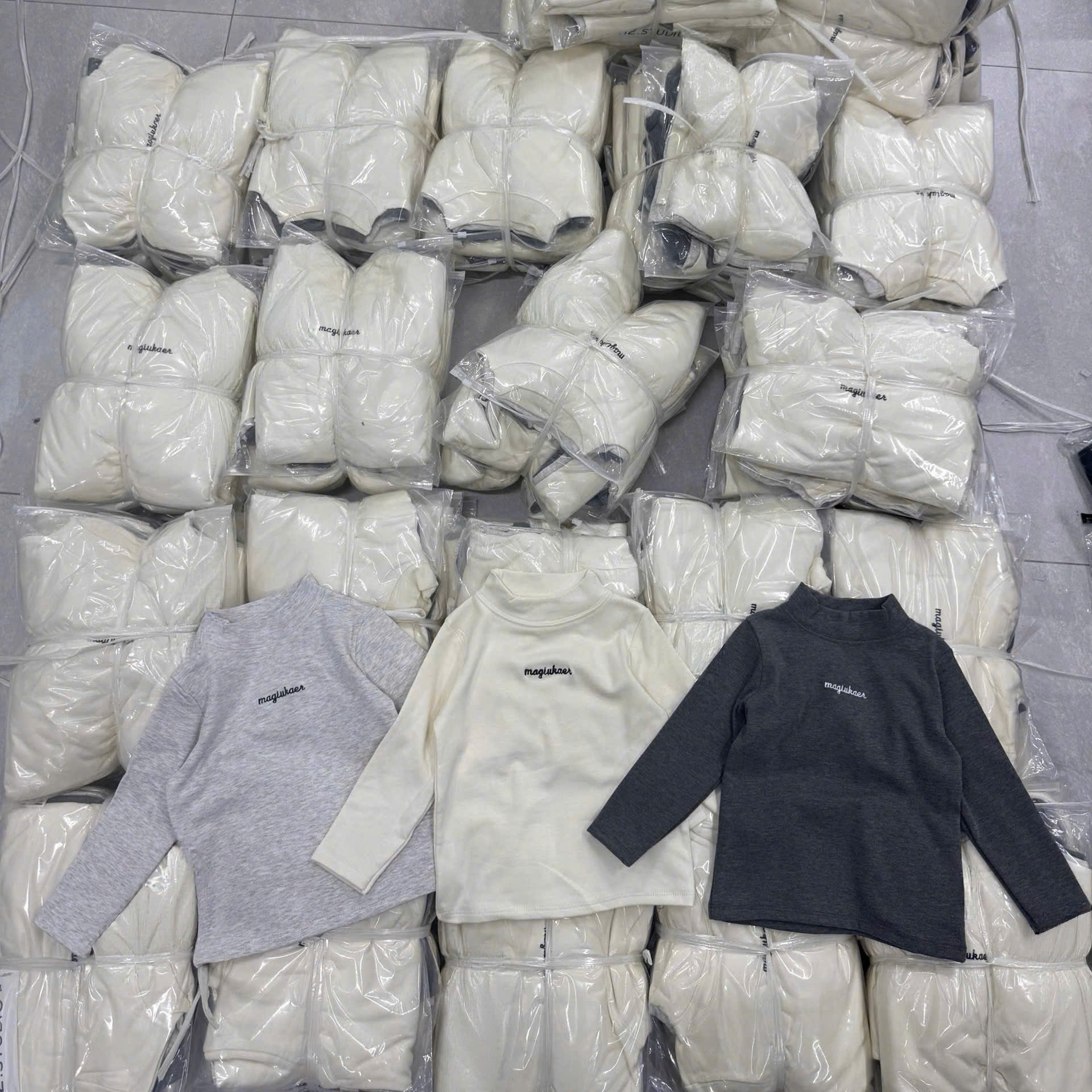 (chờ) AB974 - SET 3 ÁO BÉ TRAI CỔ 3P ZIP LÔNG 1 MẶT magiukaer xám be