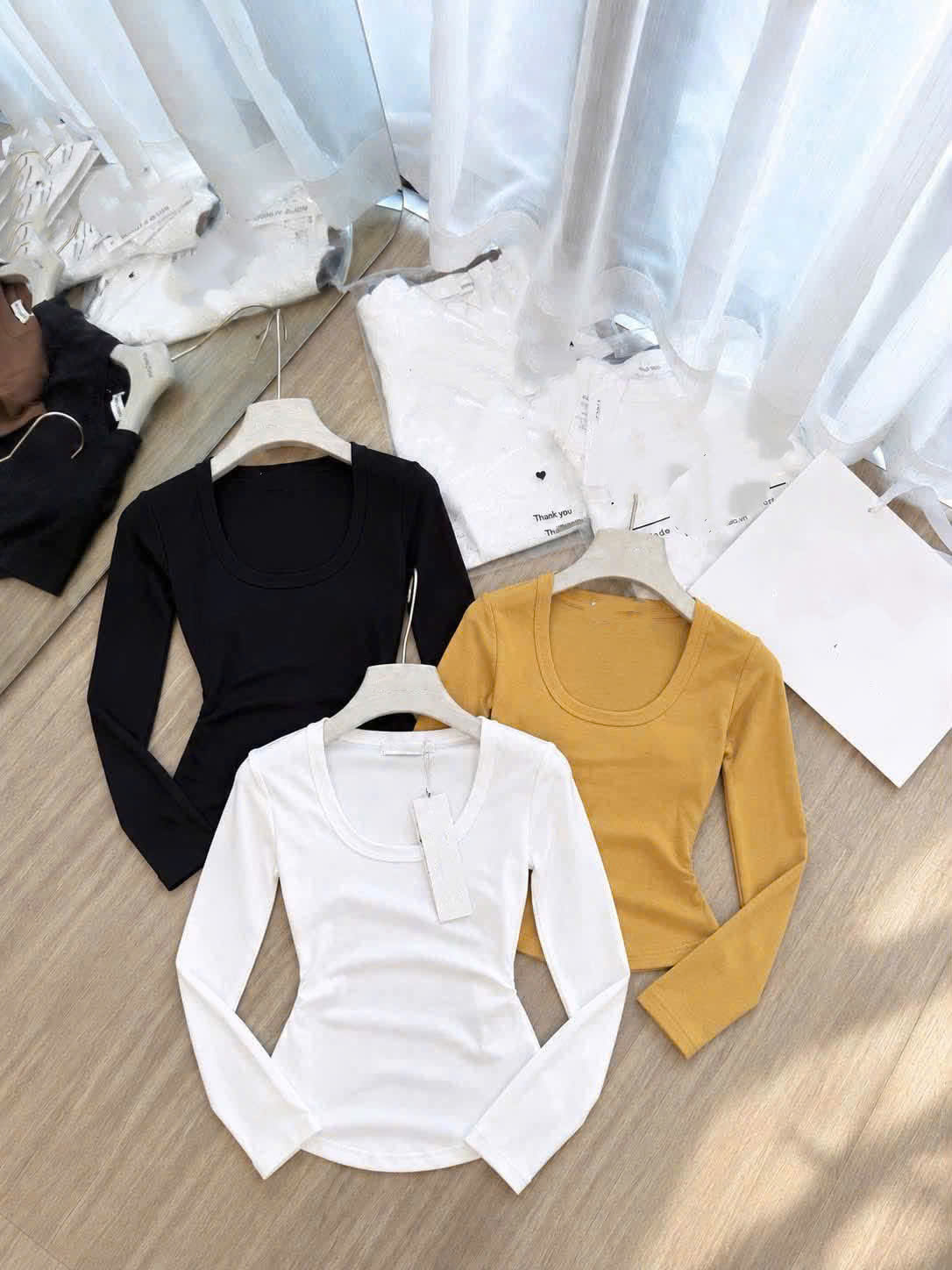 ANU461 - SET 3 ÁO NỮ ZIP CỔ U DÀI TAY đen vàng trắng