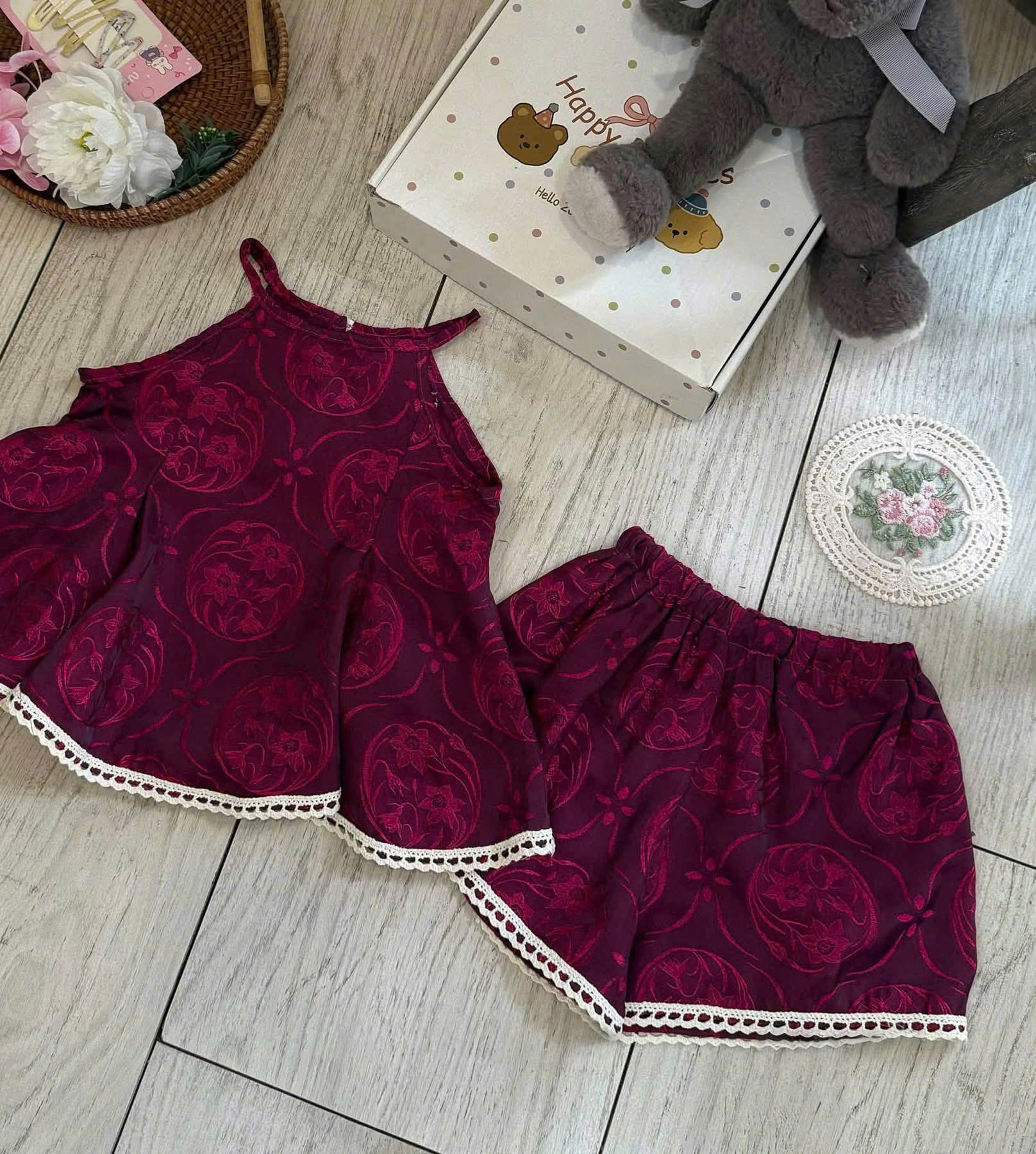 G048 - SET BÉ GÁI LỤA GẤM CỔ YẾM PHỐI REN