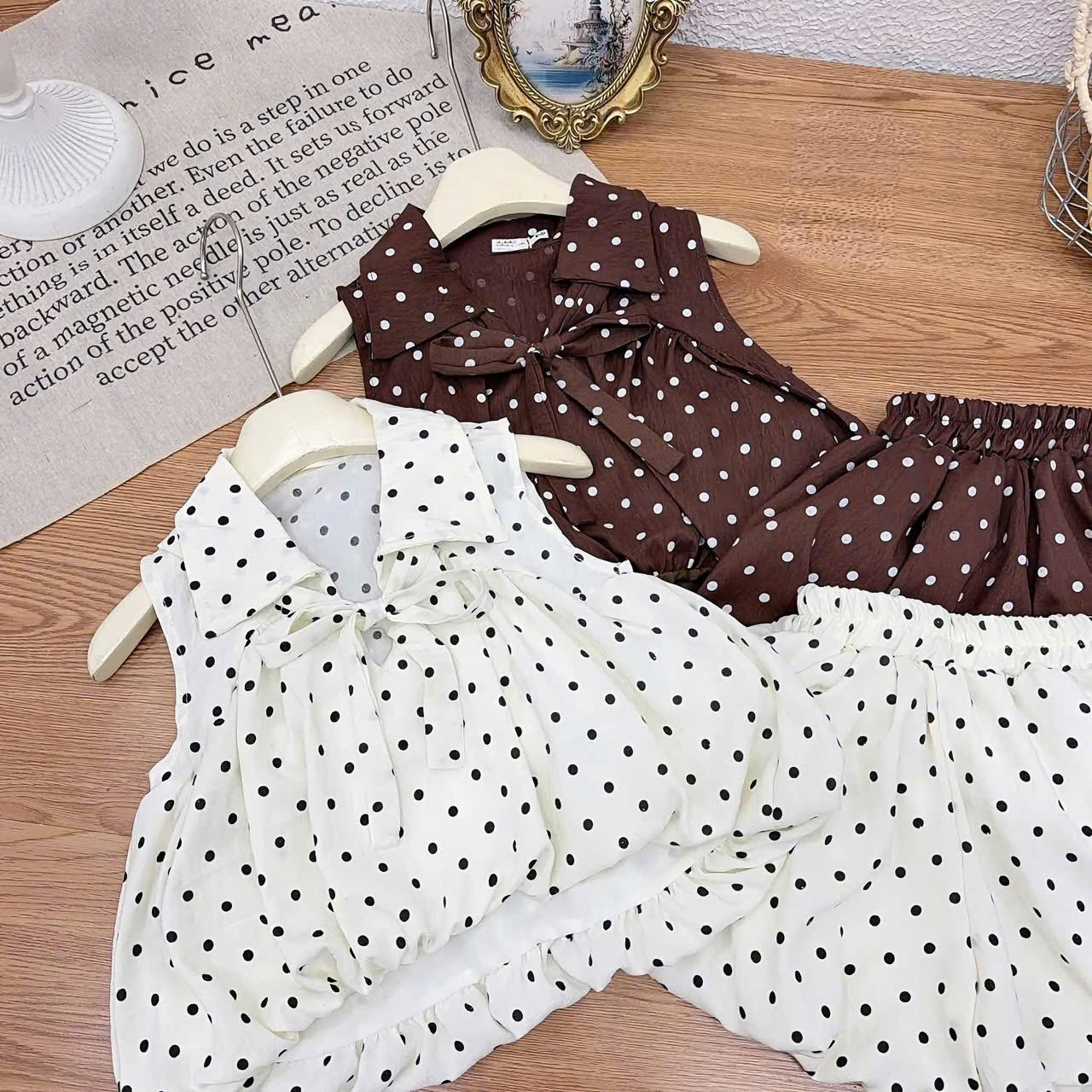 G062 - SET BÉ GÁI CHẤM BI SÁT NÁCH CỔ BẺ QUẦN BÍ
