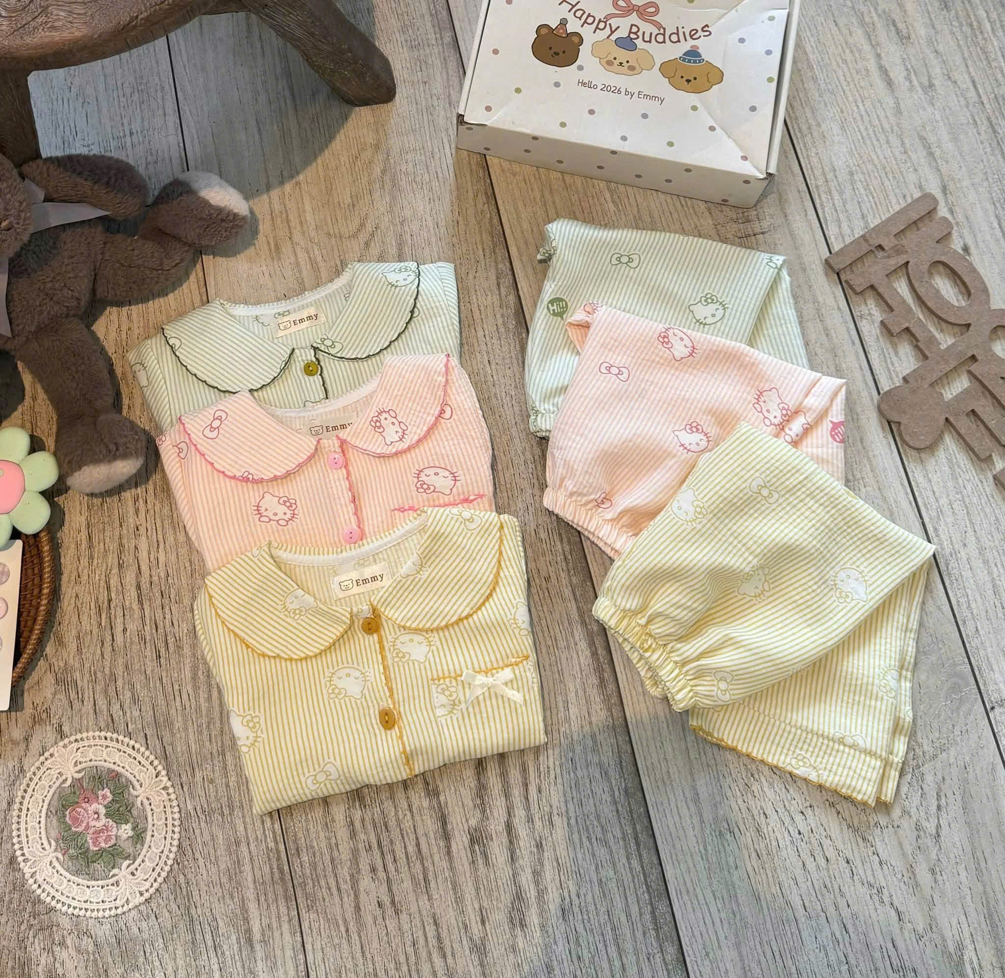 G071 - BỘ BÉ GÁI PYJAMA CỔ SEN SỌC NHỎ KITTY