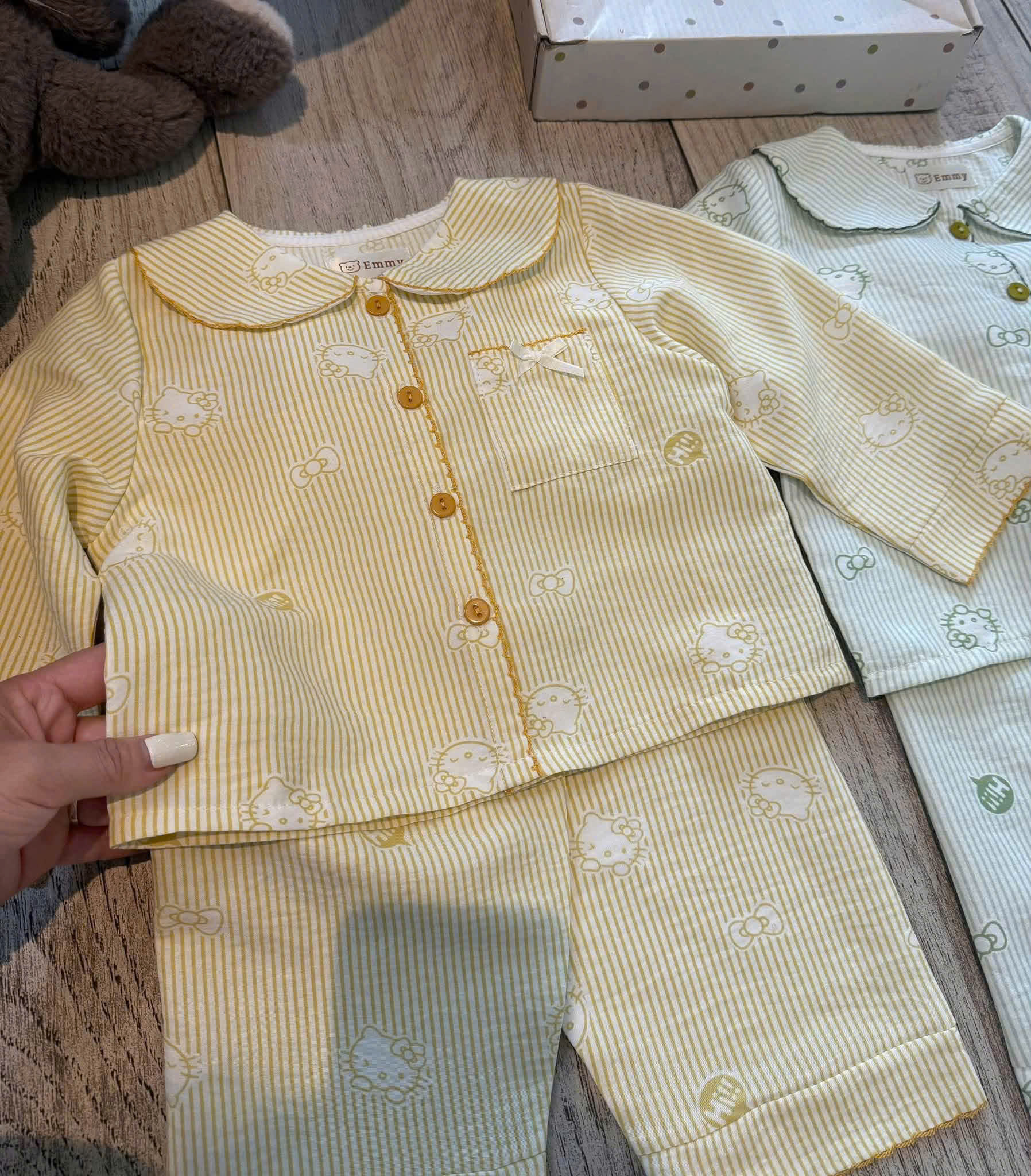 G071 - BỘ BÉ GÁI PYJAMA CỔ SEN SỌC NHỎ KITTY