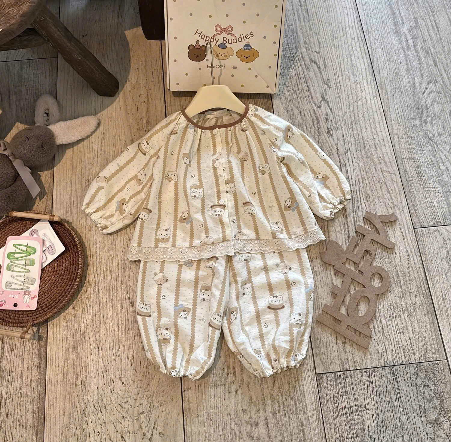 G075 - SET 2 BỘ BÉ GÁI PYJAMA DÀI TAY KITTY SỌC nâu vàng