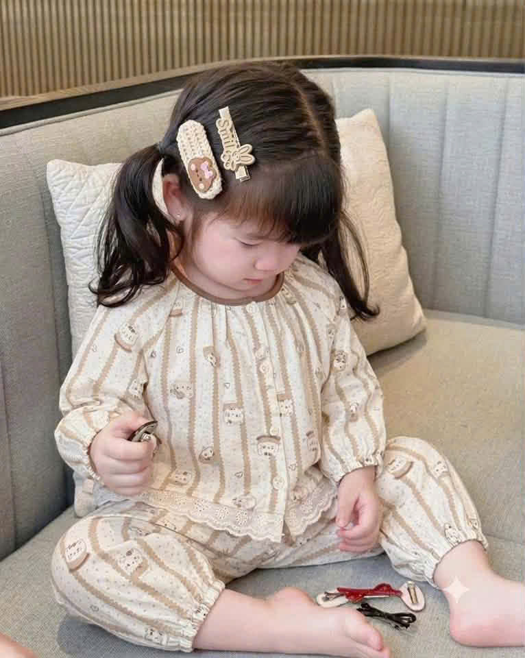 G075 - SET 2 BỘ BÉ GÁI PYJAMA DÀI TAY KITTY SỌC nâu vàng