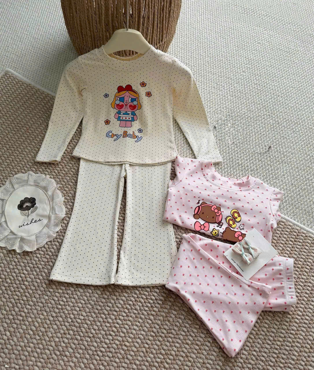 G085 - SET 2 BỘ BÉ GÁI DÀI TAY CHẤM BI QUẦN LOE Cry baby