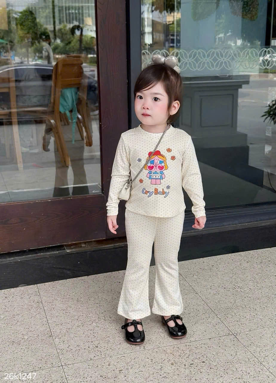 G085 - SET 2 BỘ BÉ GÁI DÀI TAY CHẤM BI QUẦN LOE Cry baby
