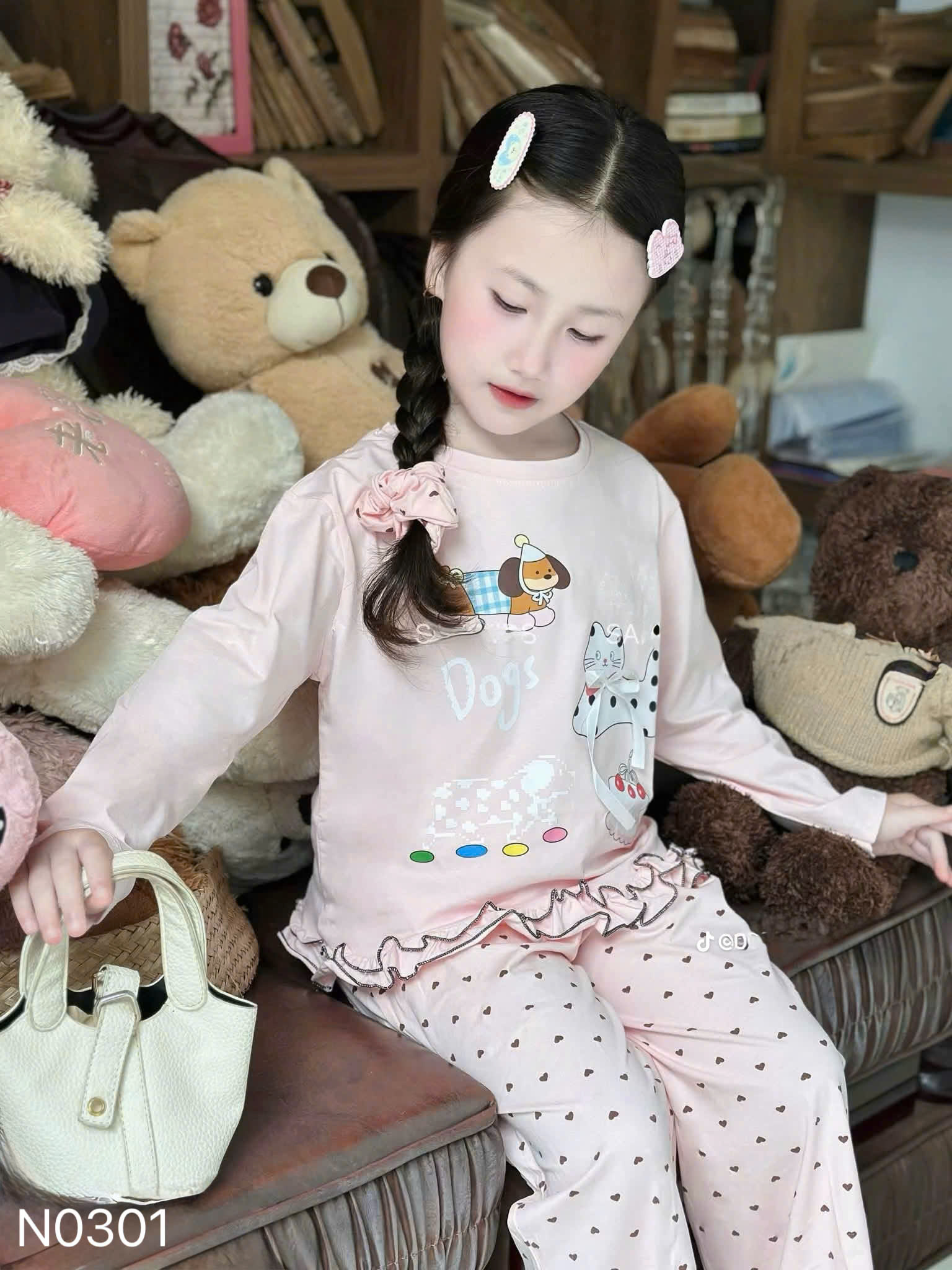 G095 - BỘ BÉ GÁI DÀI MÈO CHO PHỐI BÈO QUẦN TIM