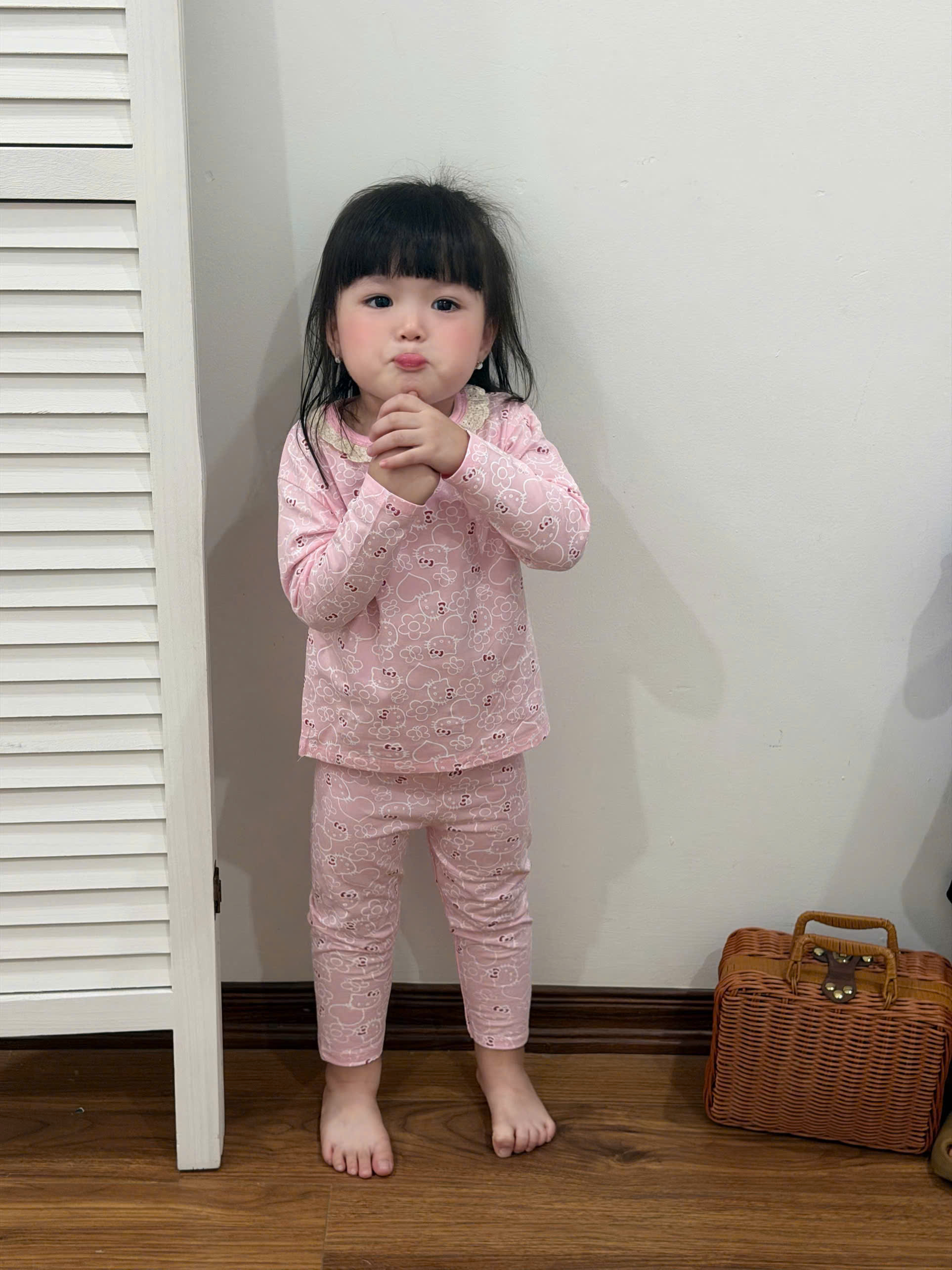 G120 - SET 2 BỘ BÉ GÁI DÀI TAY CỔ REN CHẤM BI KITTY nâu hồng