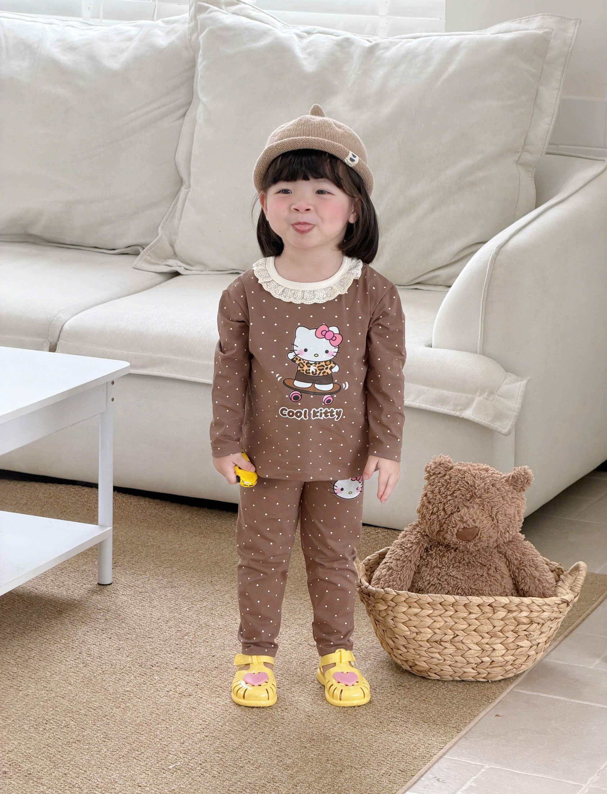G120 - SET 2 BỘ BÉ GÁI DÀI TAY CỔ REN CHẤM BI KITTY nâu hồng