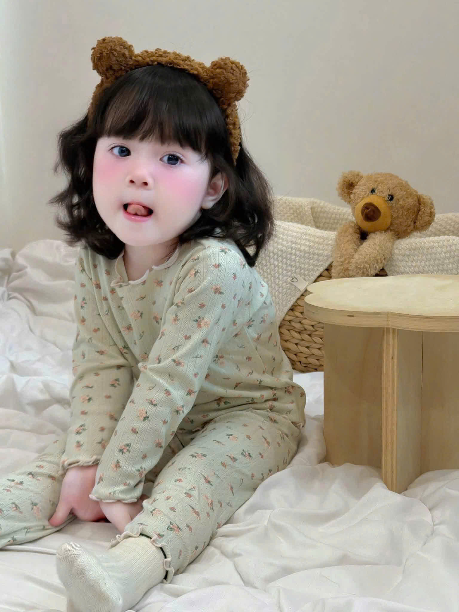 G122 - SET 2 BỘ BÉ GÁI DÀI THÔNG HƠI HOA NHÍ BÈO xanh hồng