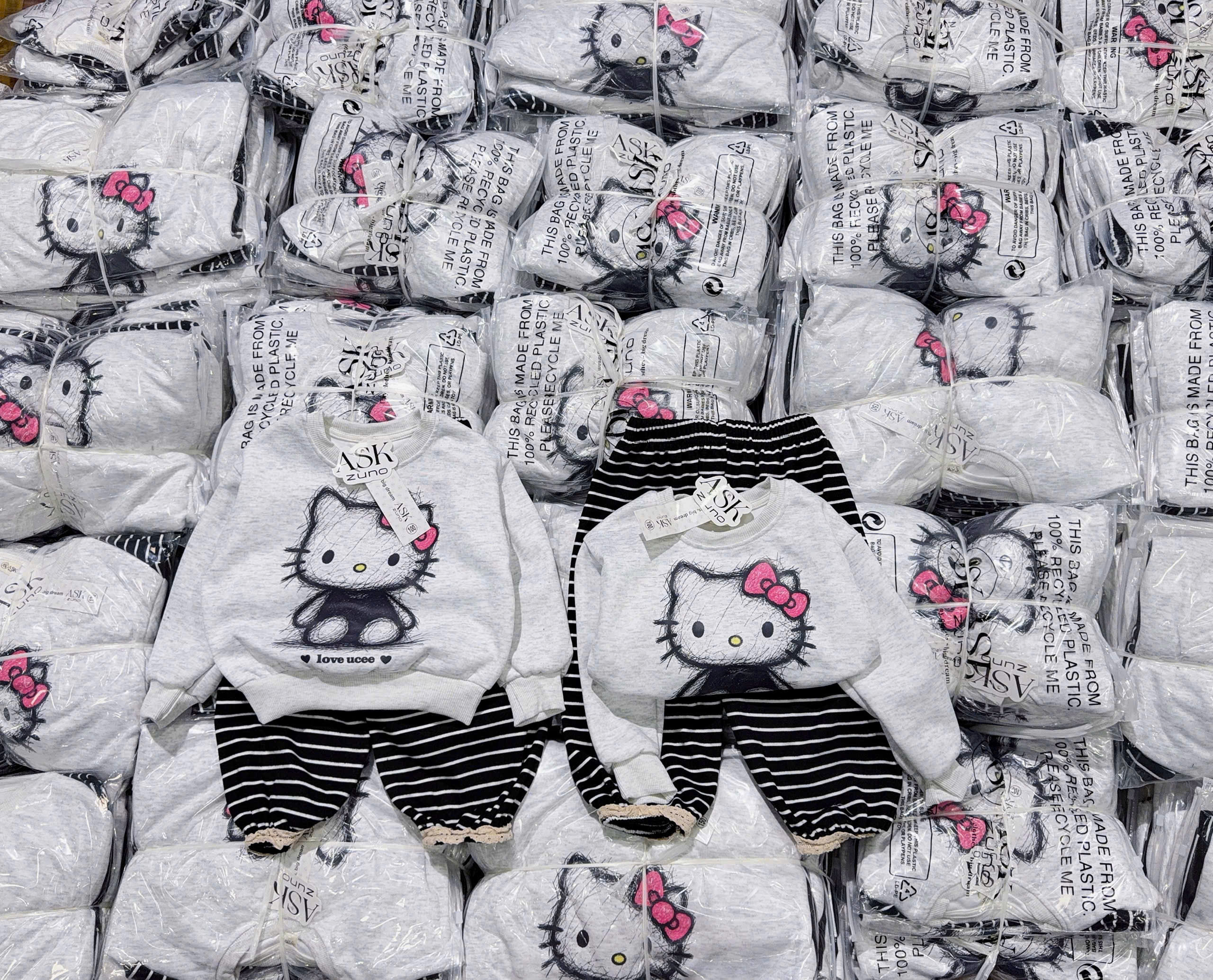 G125 - BỘ BÉ GÁI HAIDA XÁM KITTY QUẦN LEN KẺ ĐEN