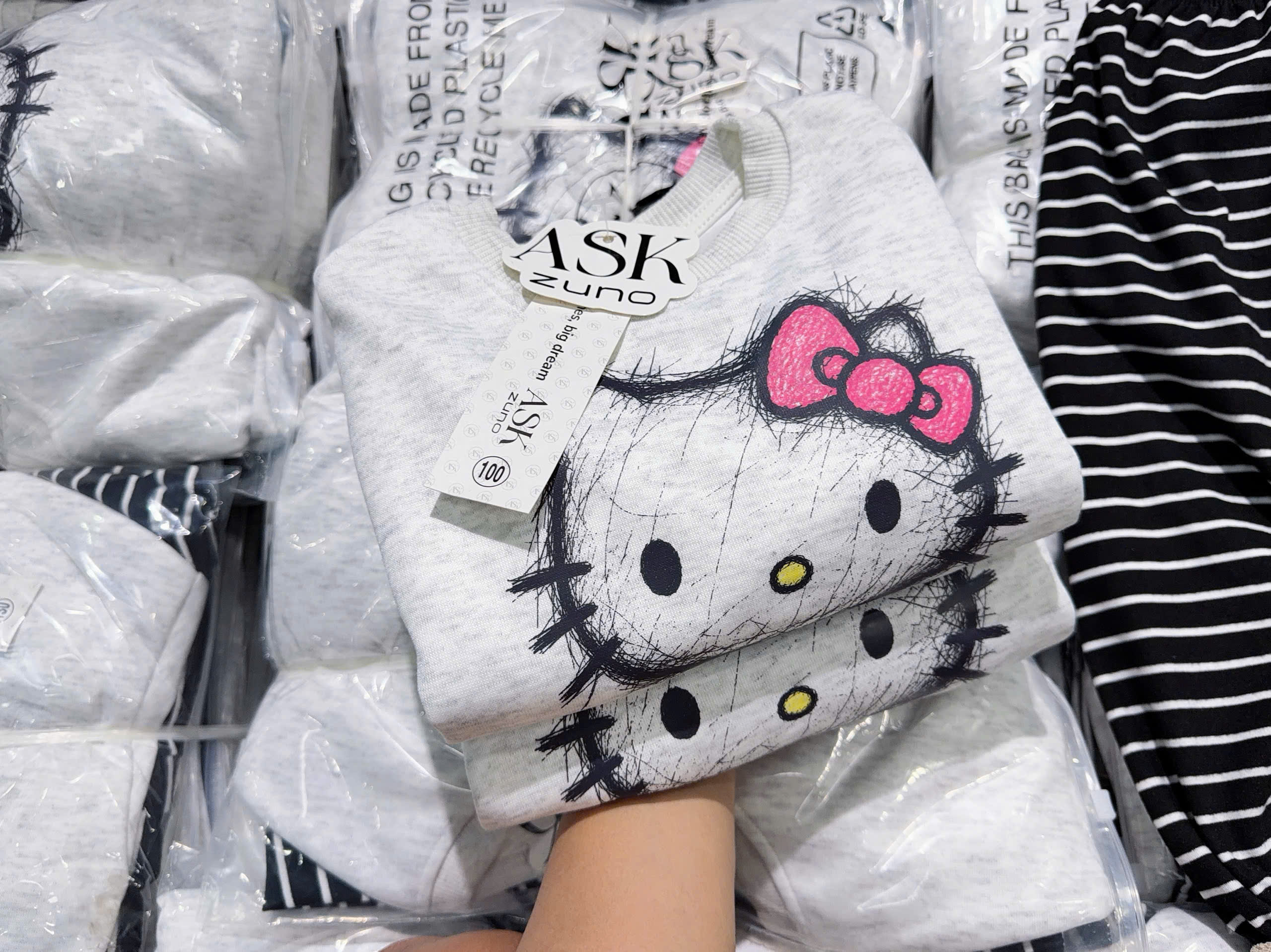 G125 - BỘ BÉ GÁI HAIDA XÁM KITTY QUẦN LEN KẺ ĐEN