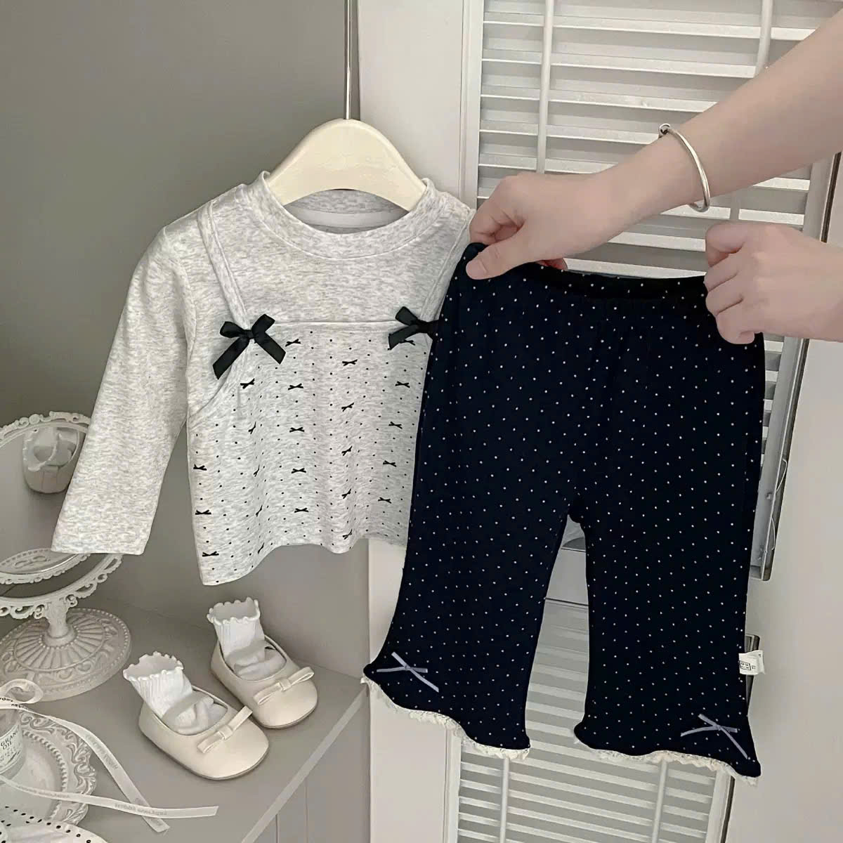 G127 - SET BÉ GÁI ZIP XÁM PHỐI CHẤM BI NƠ QUẦN ĐEN LOE