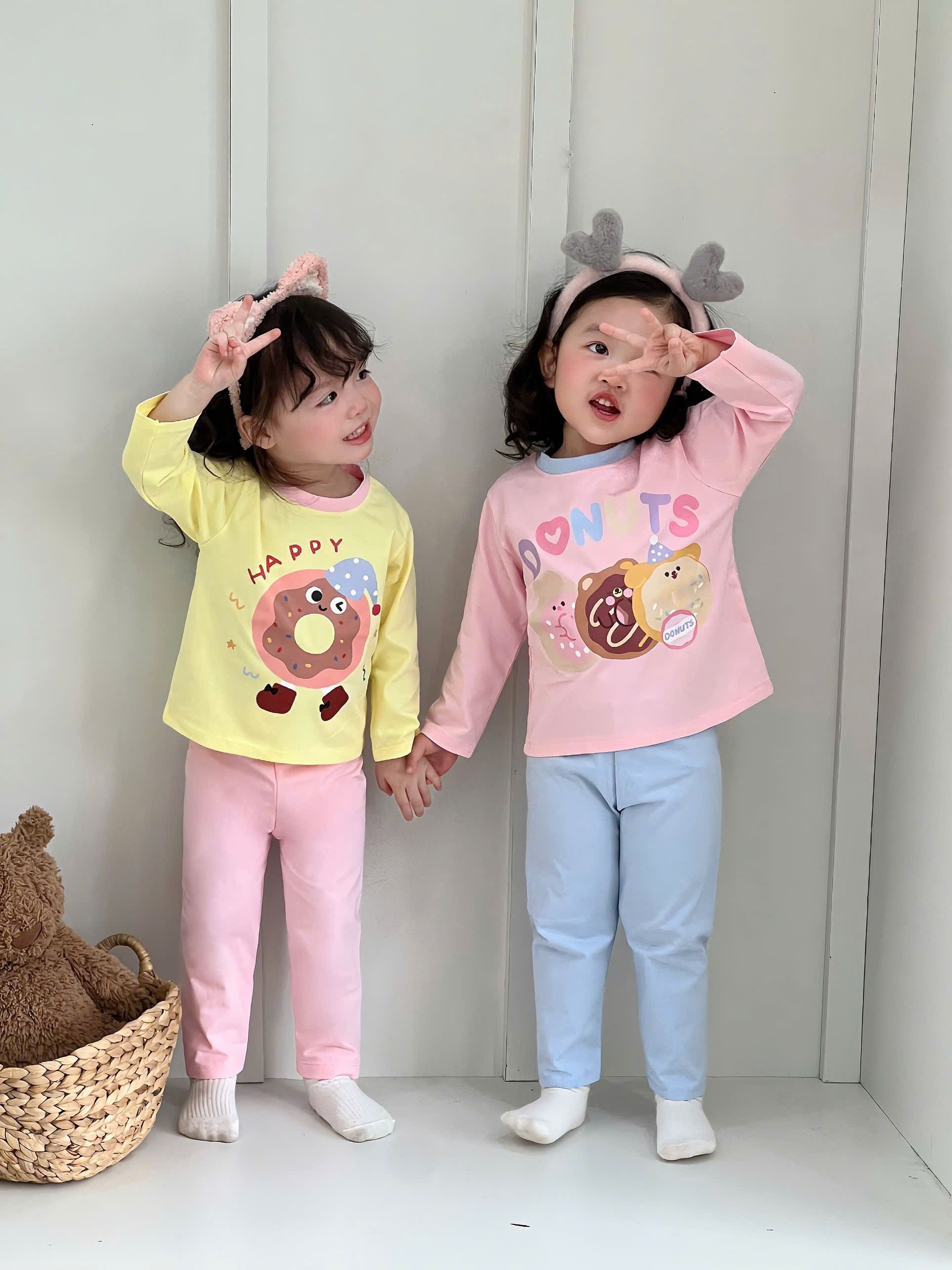 G135 - SET 3 BỘ BÉ GÁI DÀI TAY COTTON GẤU DONUTS vàng hồng trắng