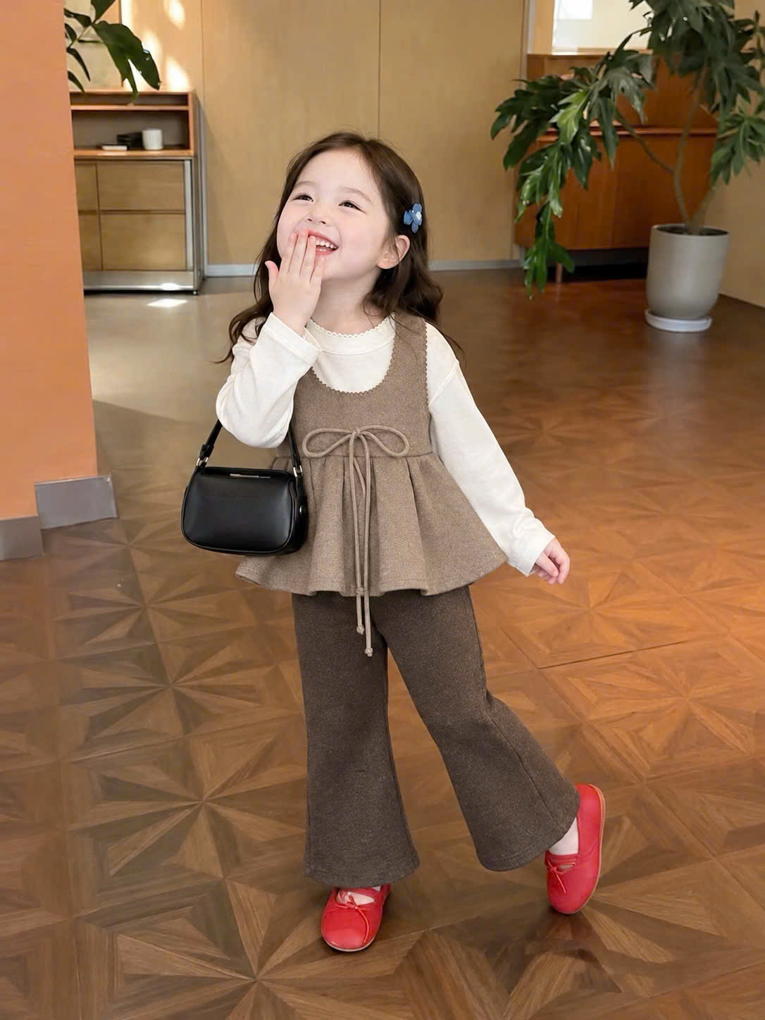 (chờ) G147 - SET BÉ GÁI ÁO BÈO NÂU MIX ÁO TRẮNG QUẦN LOE