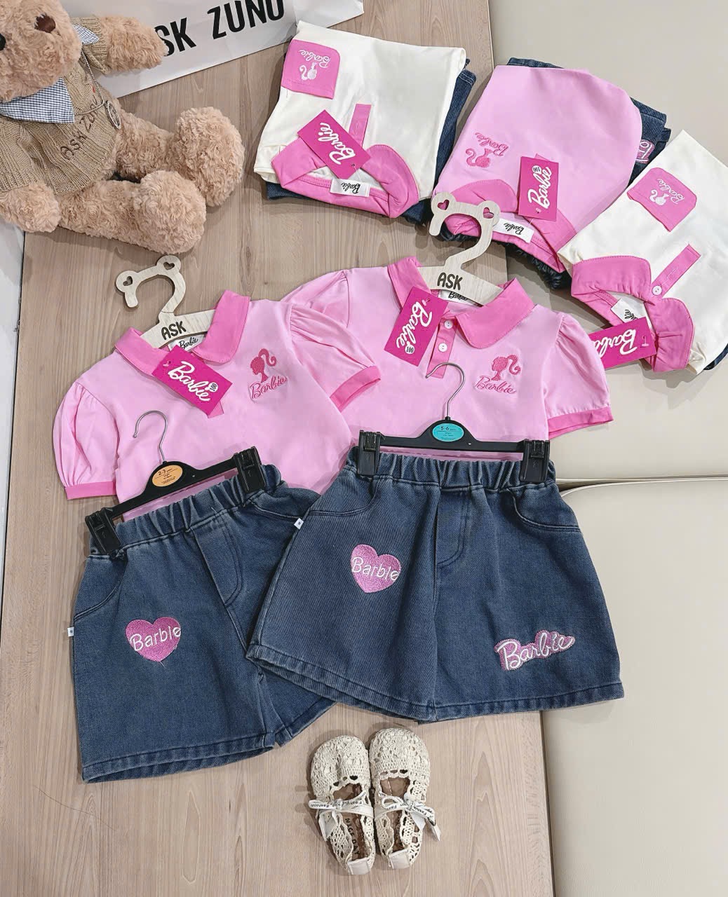 G944 - SET BÉ GÁI POLO THÊU barbie MIX QUẦN BÒ