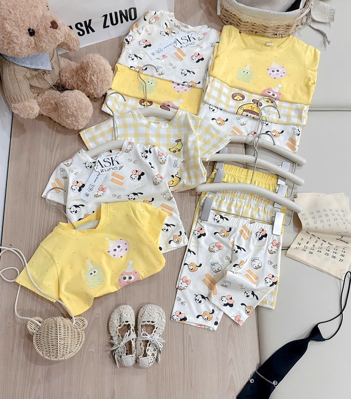 G947 - SET 3 BỘ ĐÙI BÉ GÁI HOẠT HÌNH MICKEY vàng be kẻ