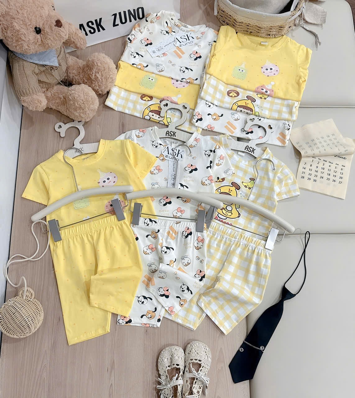 G947 - SET 3 BỘ ĐÙI BÉ GÁI HOẠT HÌNH MICKEY vàng be kẻ